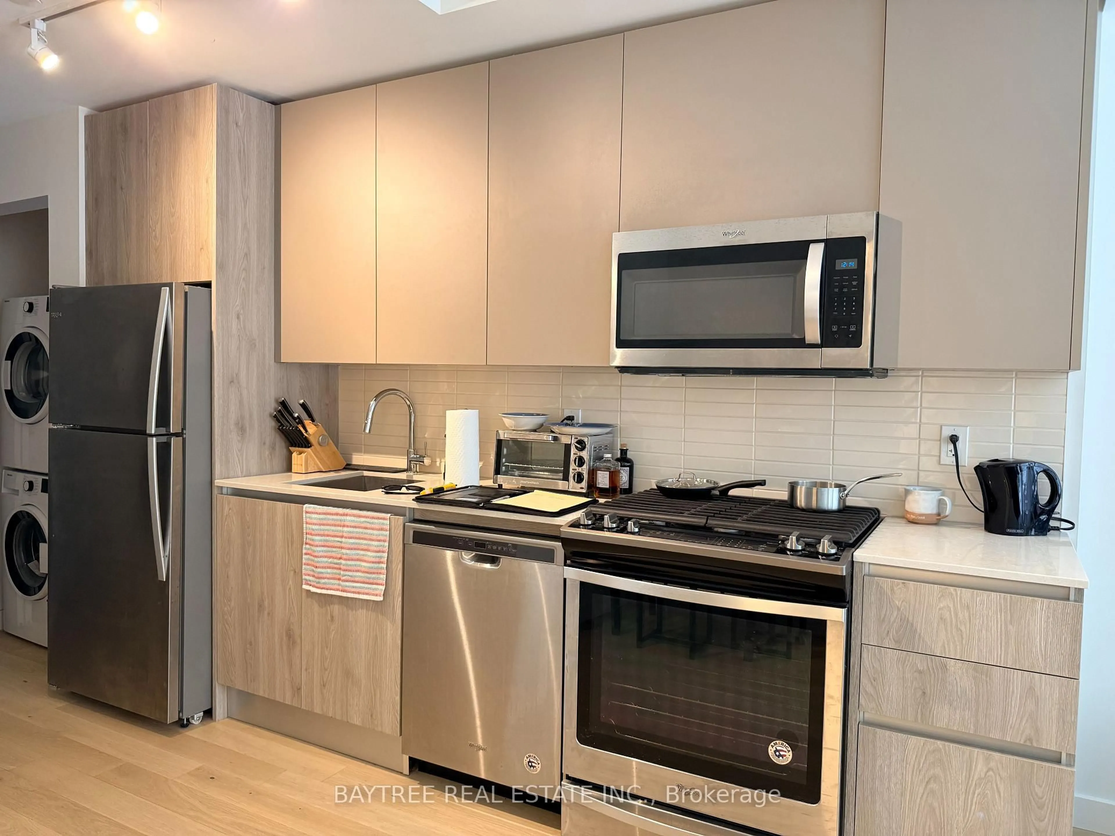 Standard kitchen, wood/laminate floor for 2A Church St #804, Toronto Ontario M5E 0E1