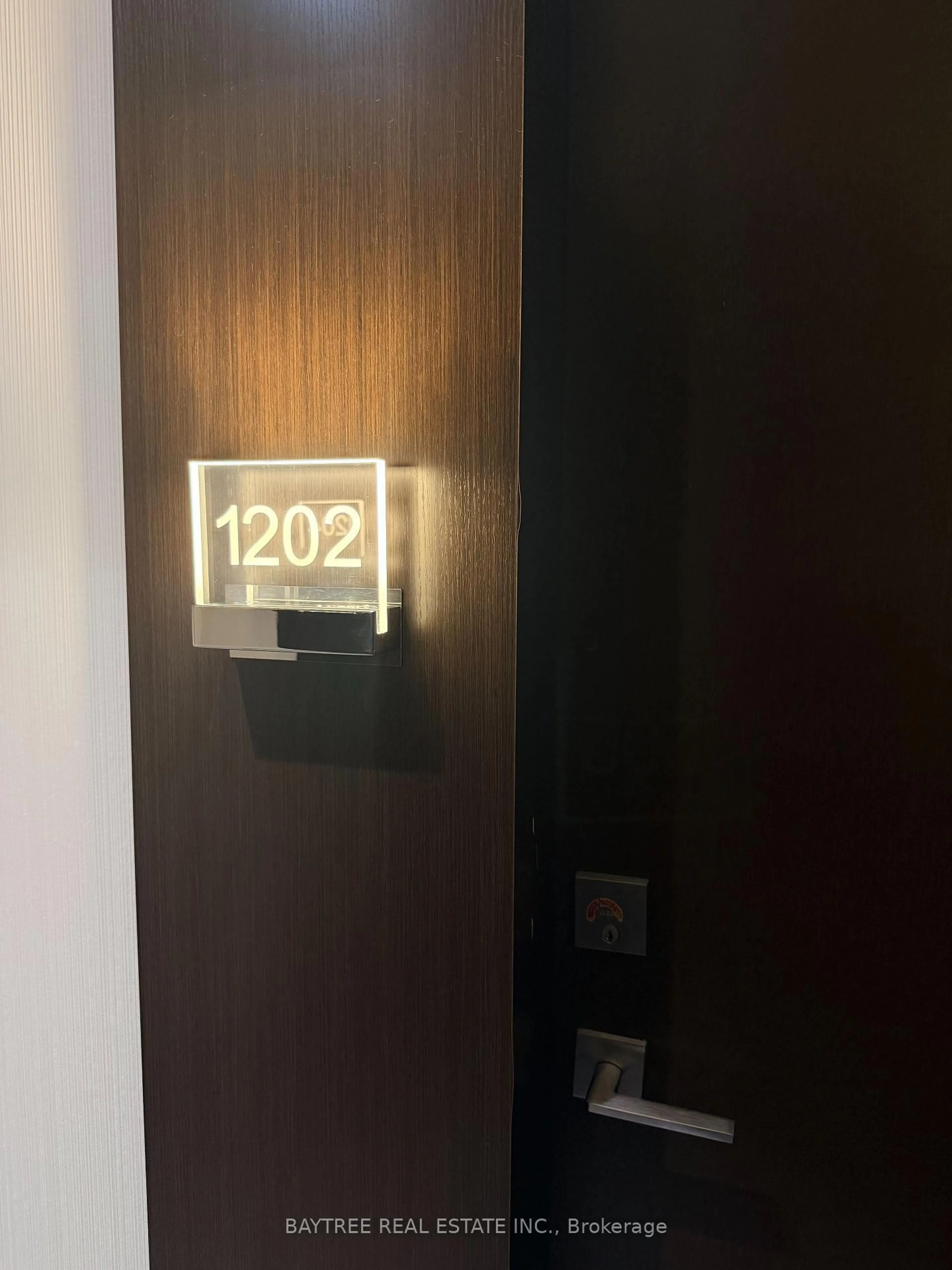 Unknown for 2221 Yonge St #1202, Toronto Ontario M4S 0B8