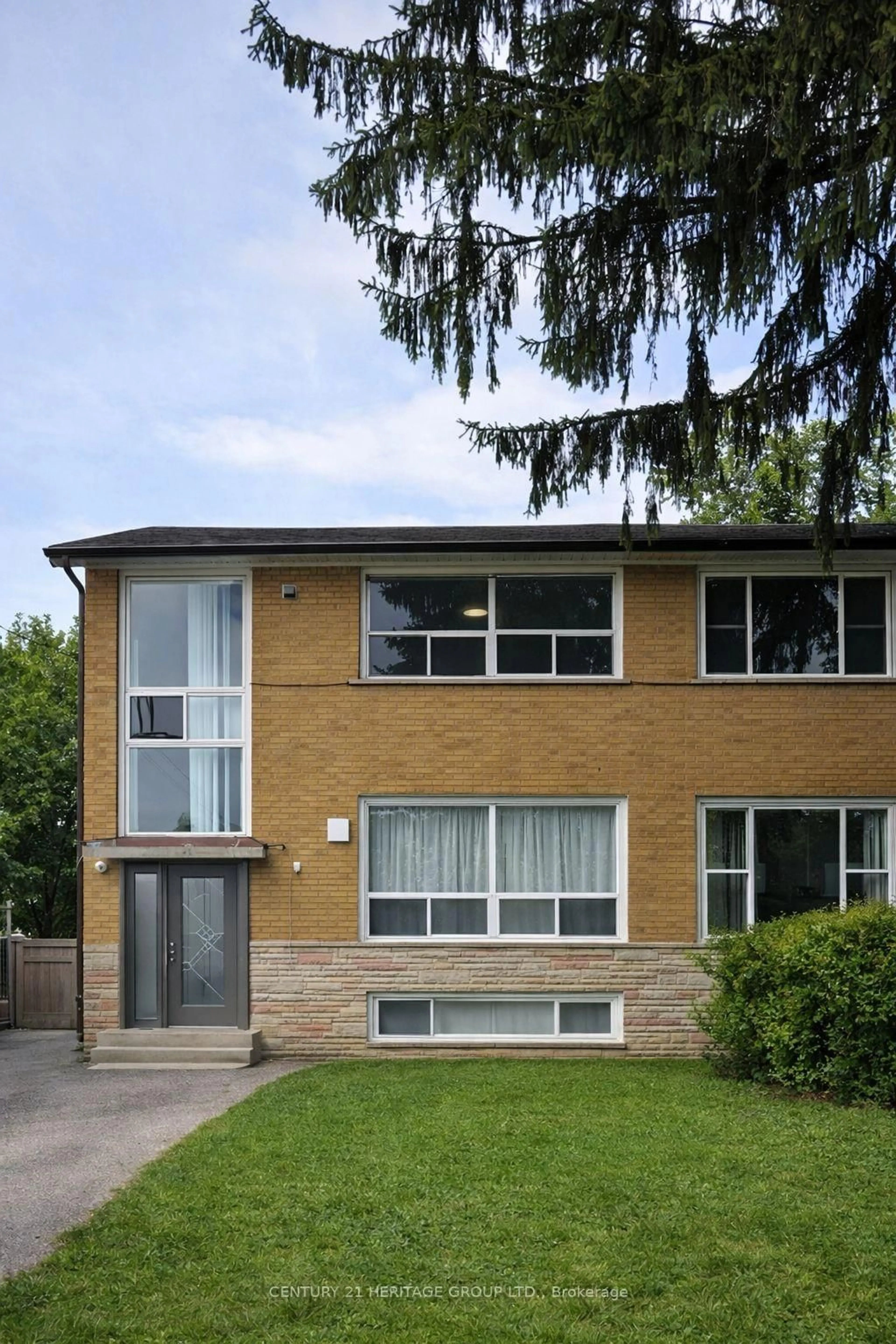 Home with brick exterior material, street for 21 Garthdale Crt, Toronto Ontario M3H 5P7