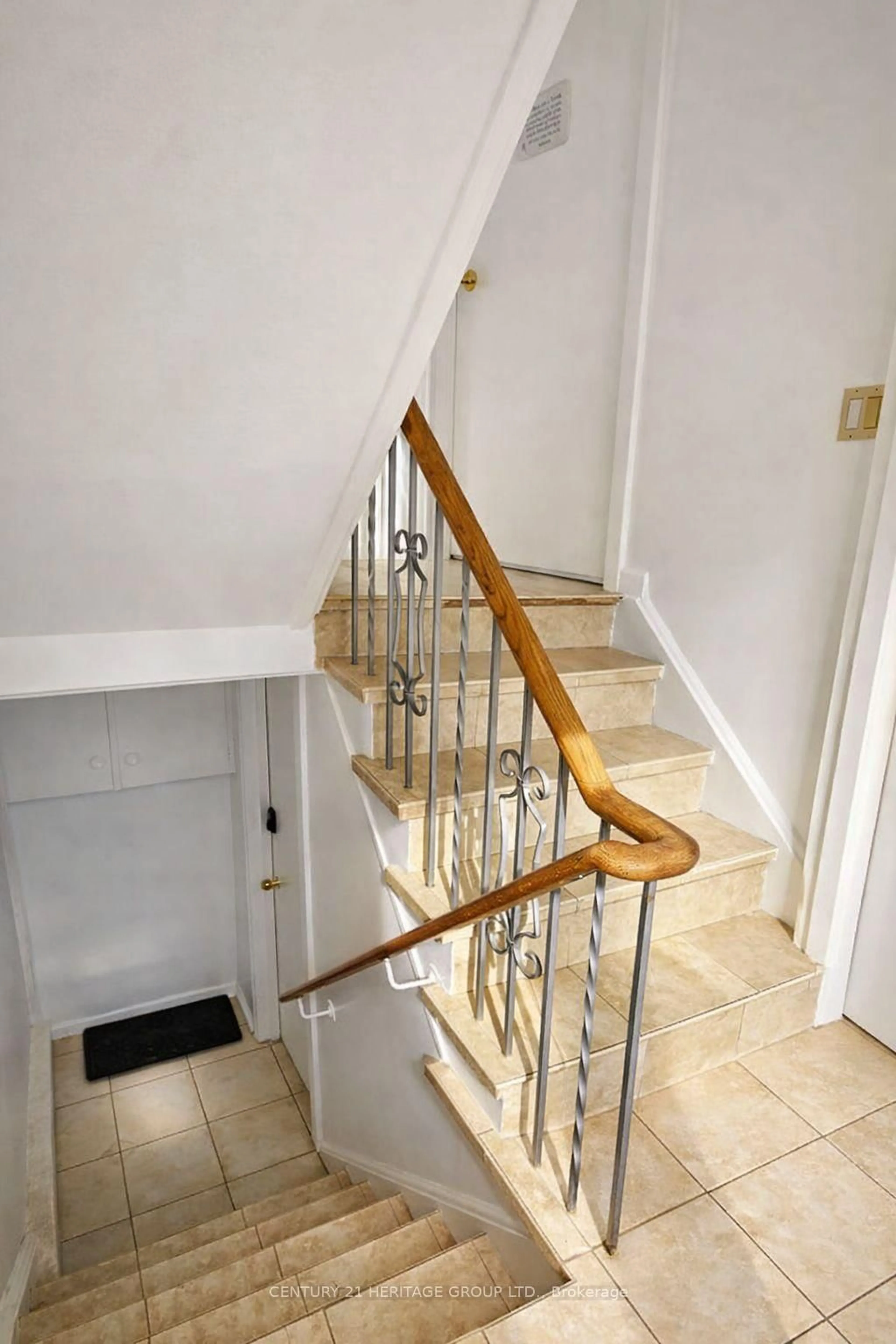 Stairs for 21 Garthdale Crt, Toronto Ontario M3H 5P7