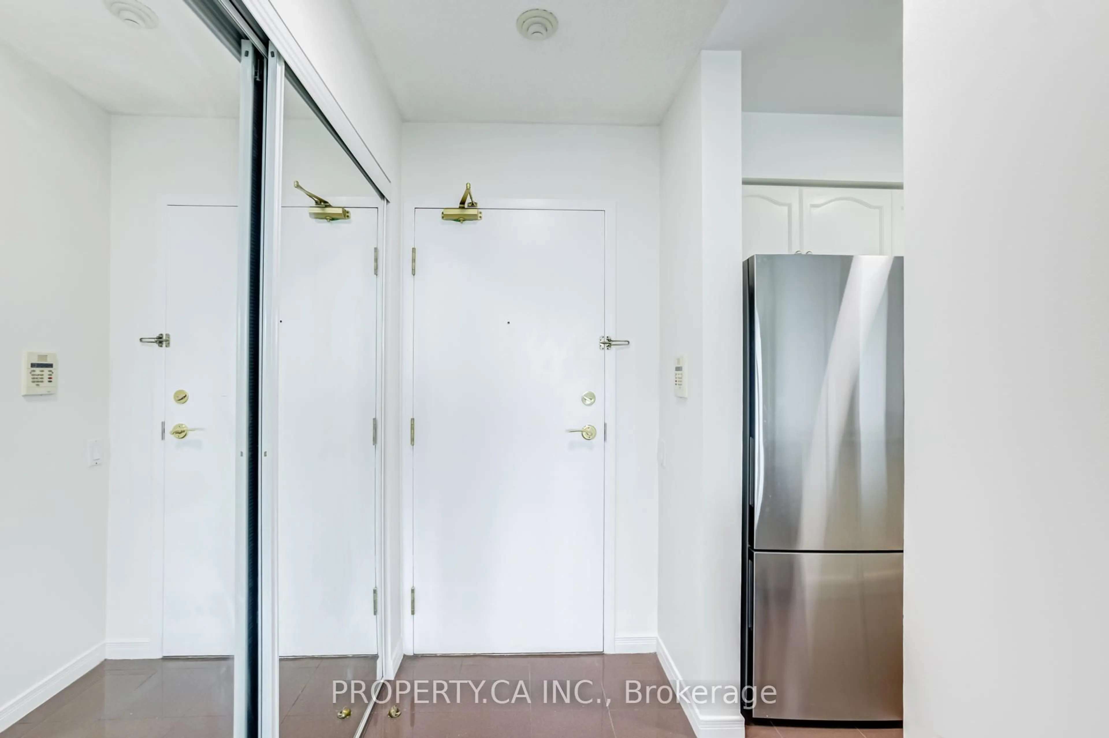 Indoor entryway for 8 Hillcrest Ave #2309, Toronto Ontario M2N 6Y6