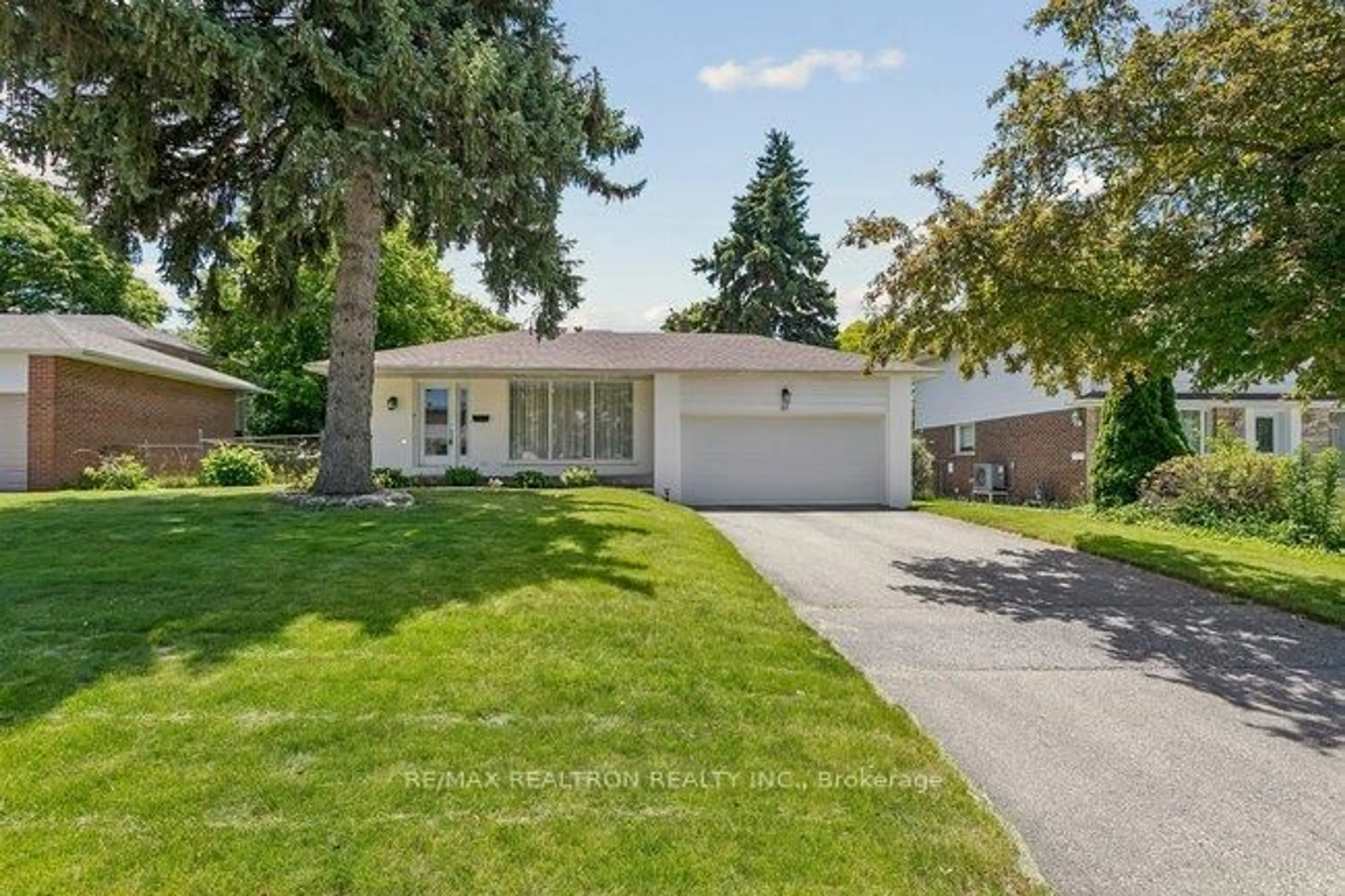 Home with vinyl exterior material, street for 27 Elfindale Cres, Toronto Ontario M2J 1B6