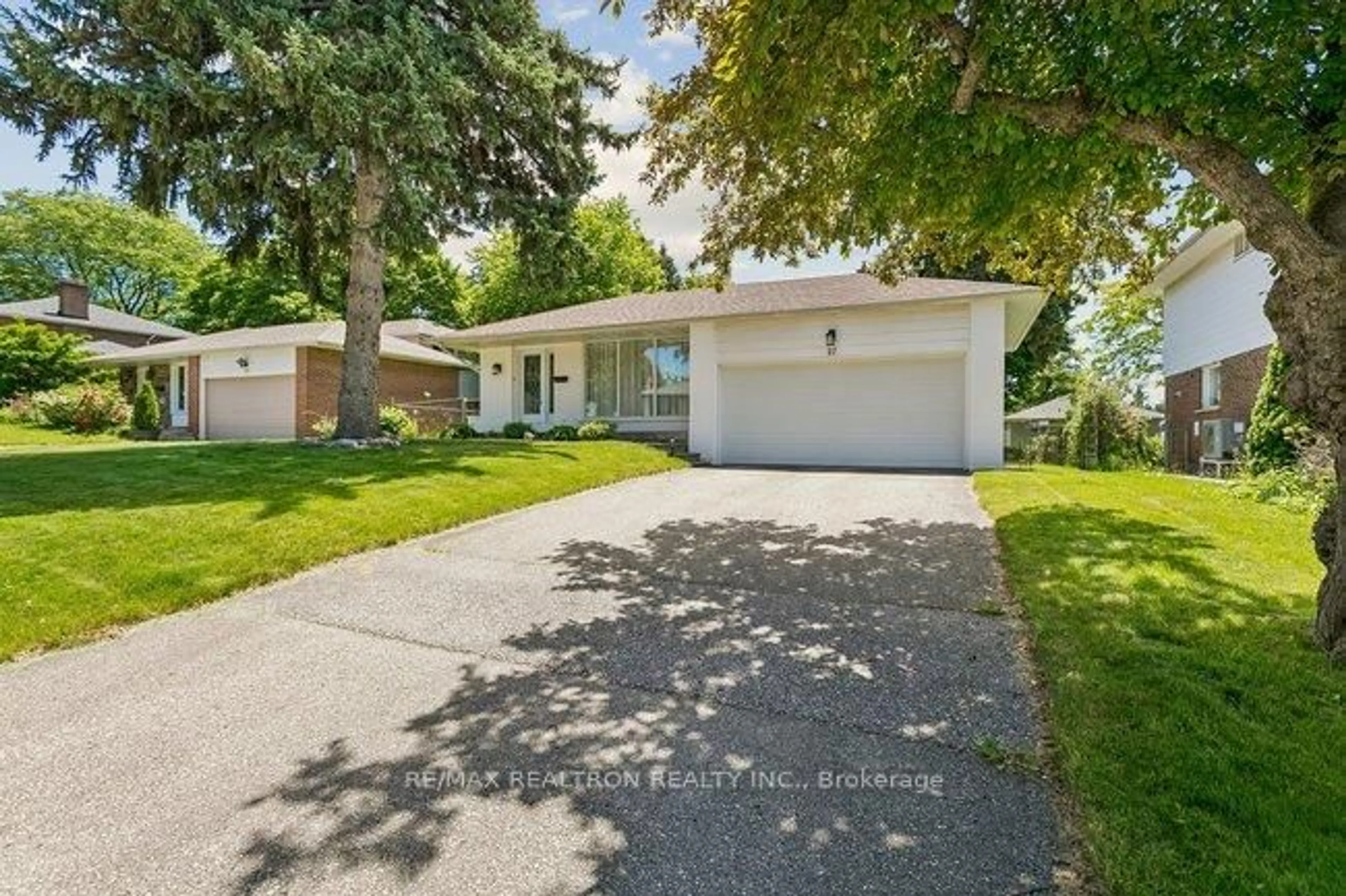 Home with vinyl exterior material, street for 27 Elfindale Cres, Toronto Ontario M2J 1B6