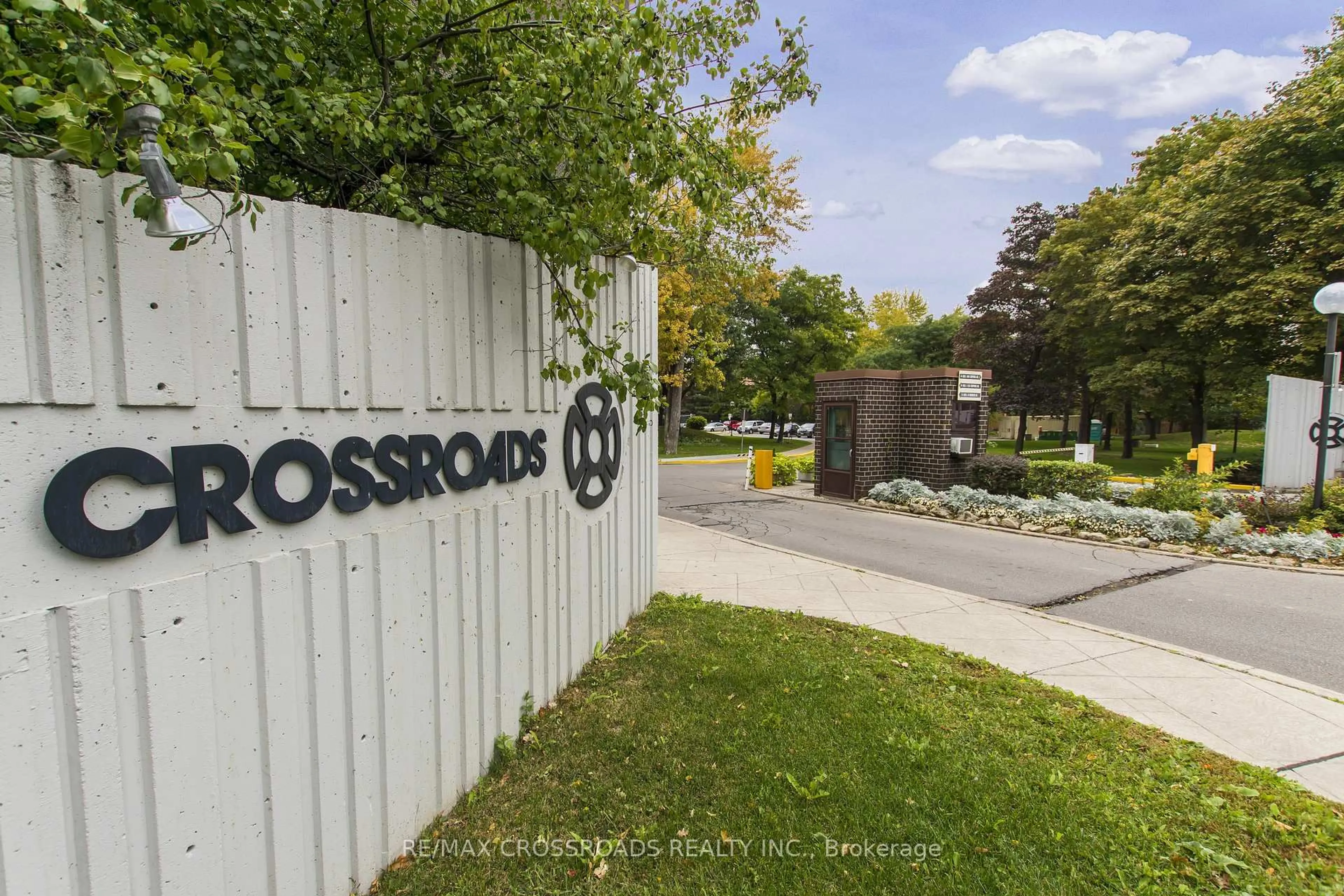 A pic from outside/outdoor area/front of a property/back of a property/a pic from drone, street for 1900 Sheppard Ave #1509, Toronto Ontario M2J 4T4