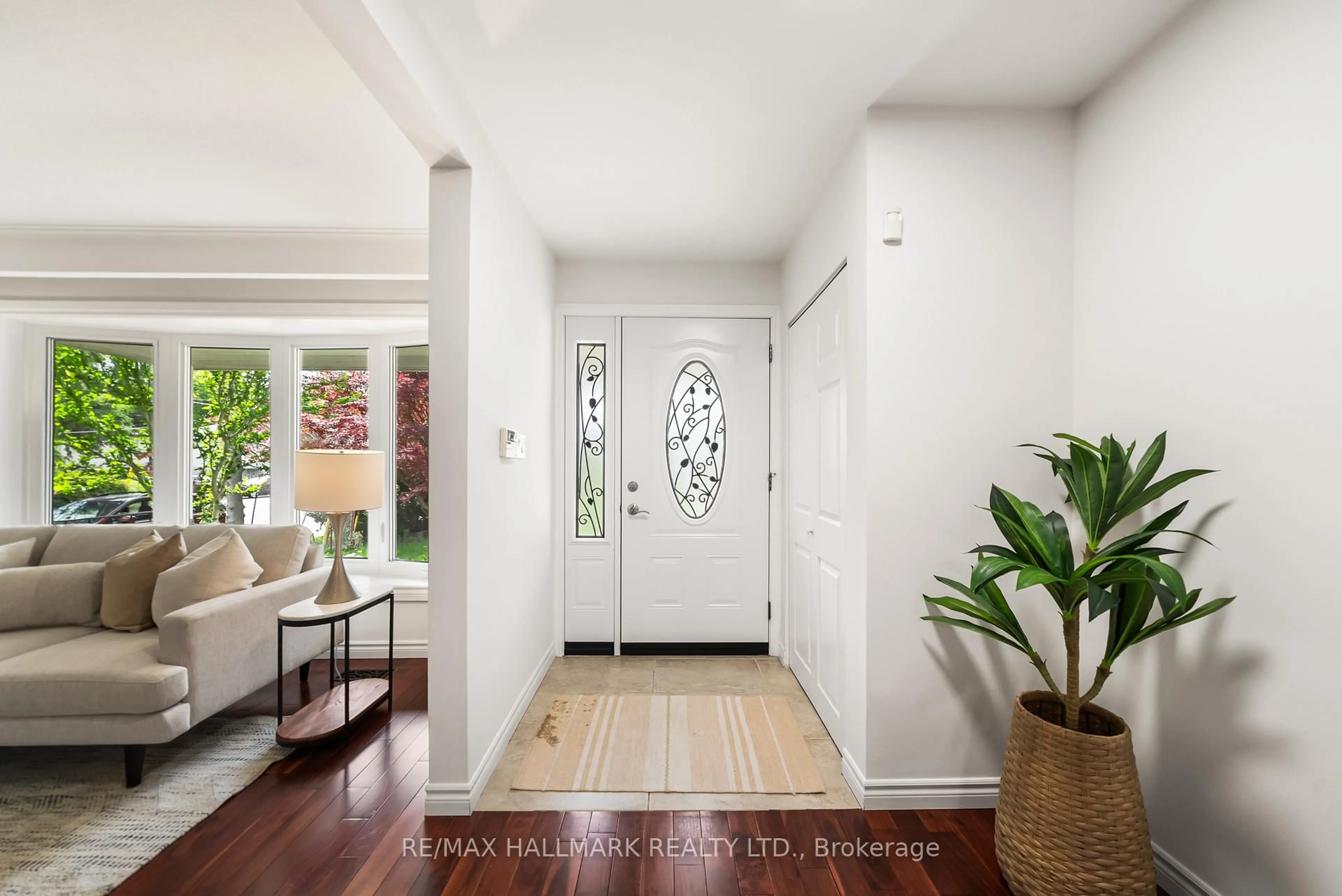 Indoor entryway for 65 Allview Cres, Toronto Ontario M2J 2R4