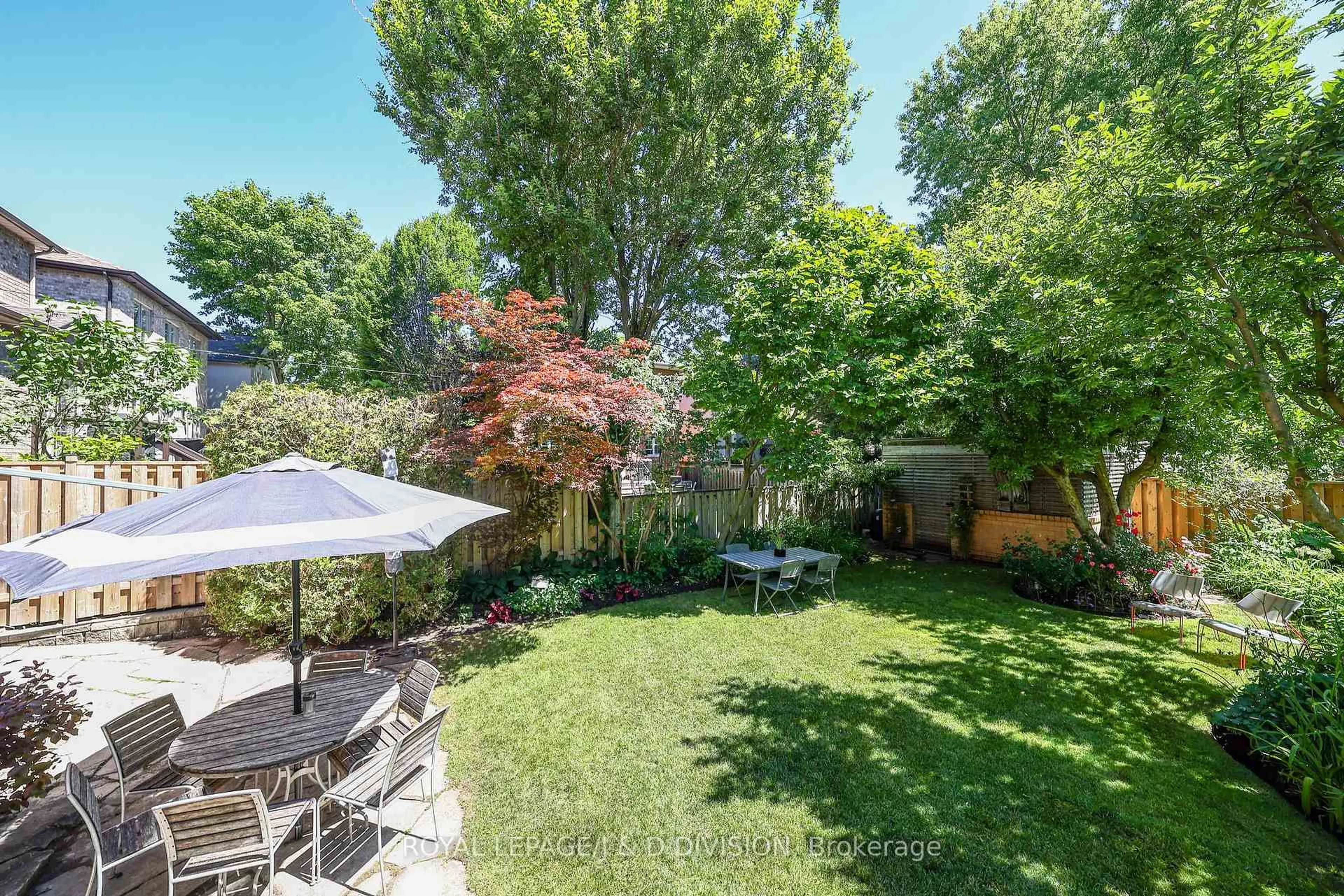 A pic from outside/outdoor area/front of a property/back of a property/a pic from drone, forest/trees view for 181 Rumsey Rd, Toronto Ontario M4G 1P4