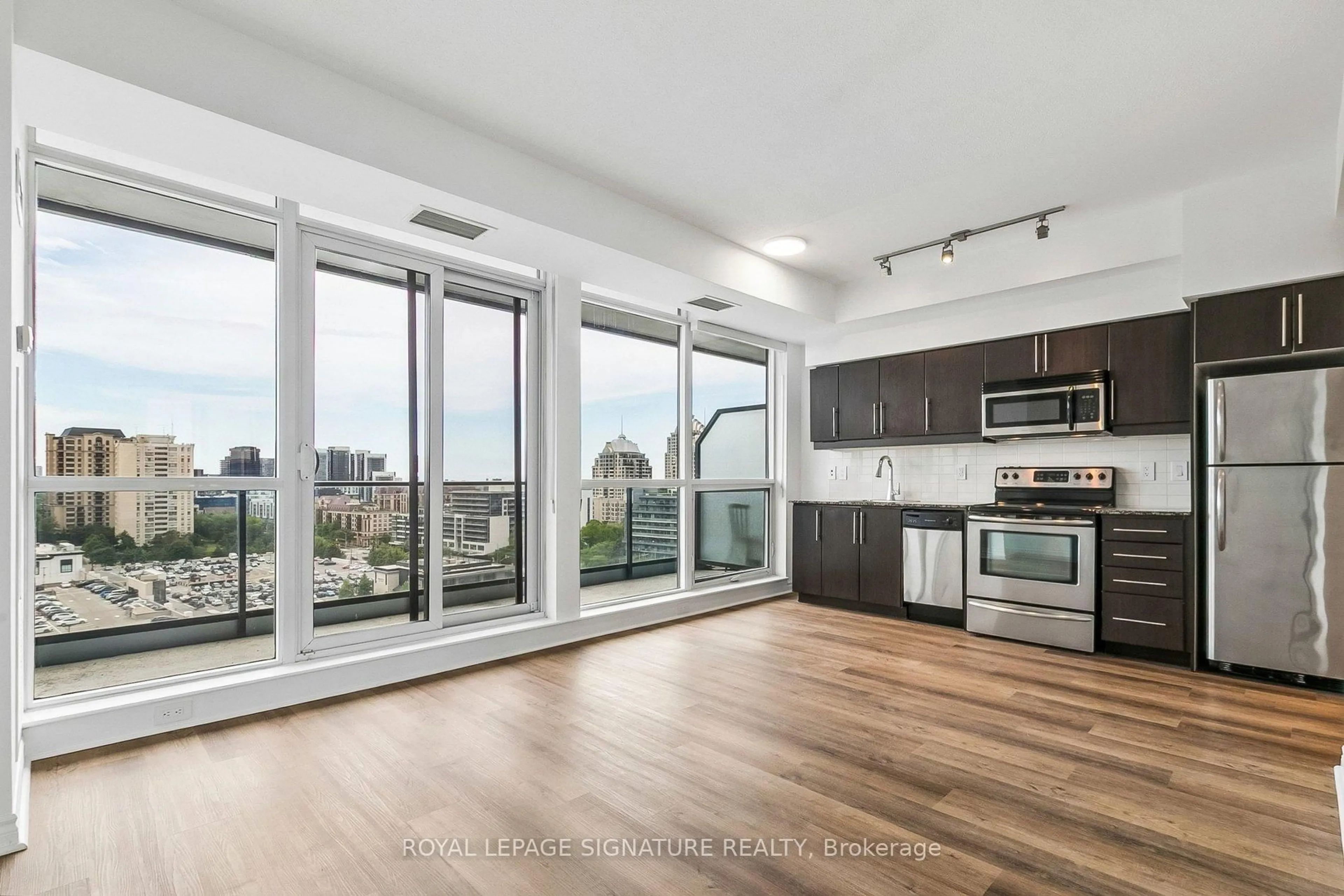Open concept kitchen, wood/laminate floor for 2885 Bayview Ave #923, Toronto Ontario M2K 0A3
