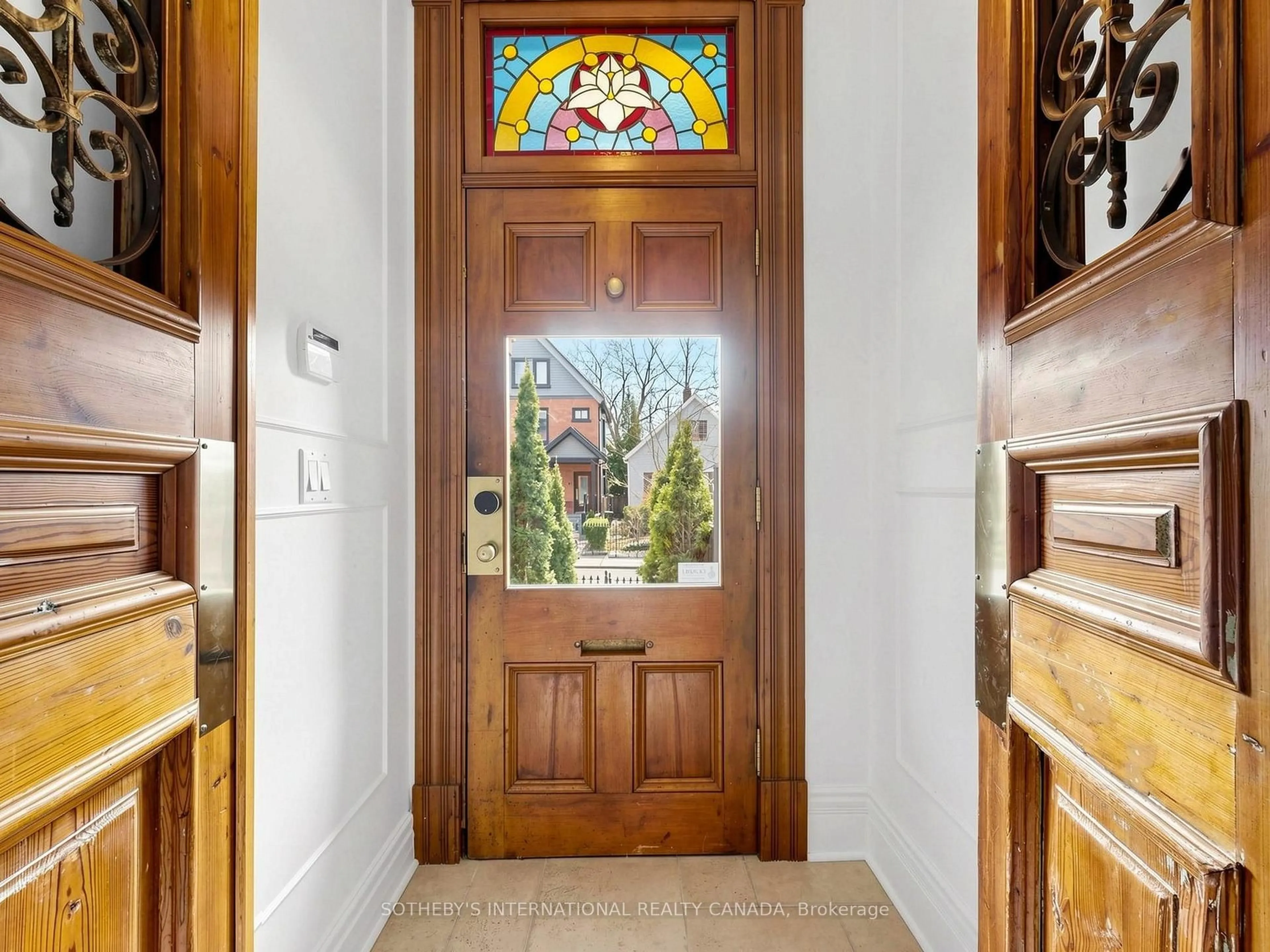 Indoor entryway for 328 Wellesley St, Toronto Ontario M4X 1H3
