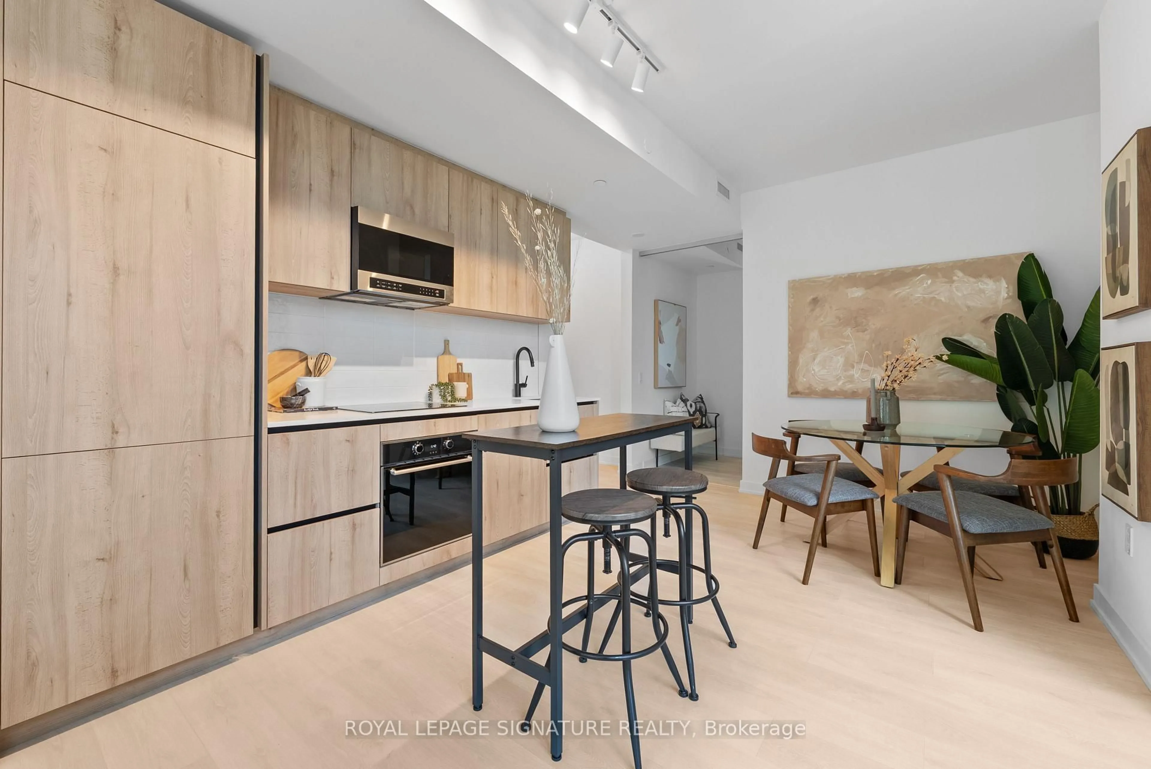 Open concept kitchen, unknown for 117 Broadway Ave #3102, Toronto Ontario M4P 1V3