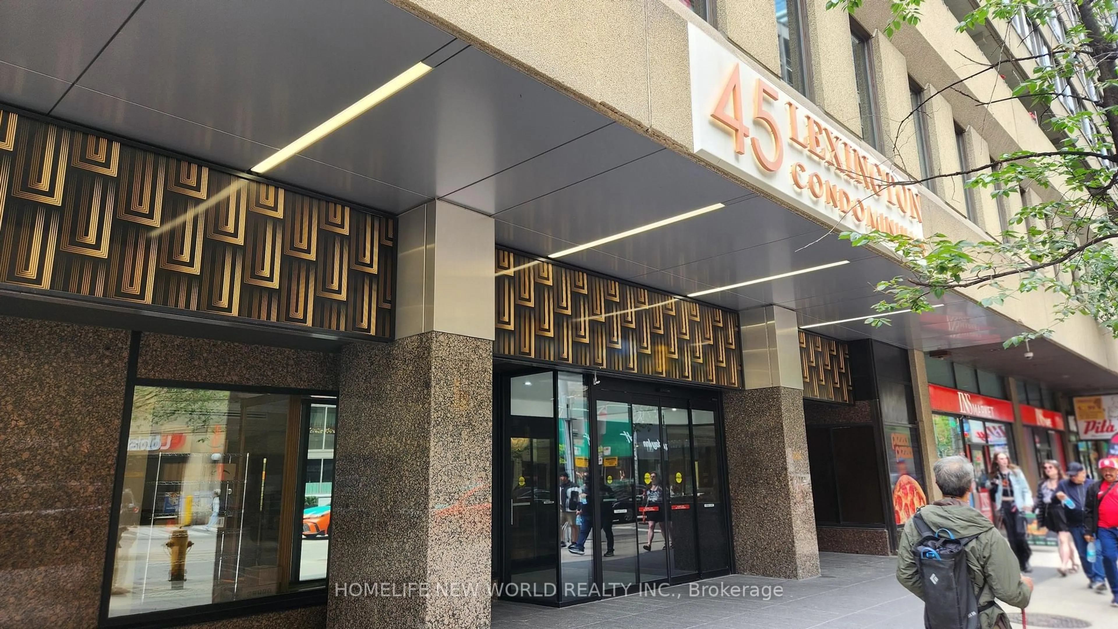 Indoor foyer for 45 Carlton St #1816, Toronto Ontario M5B 2H9