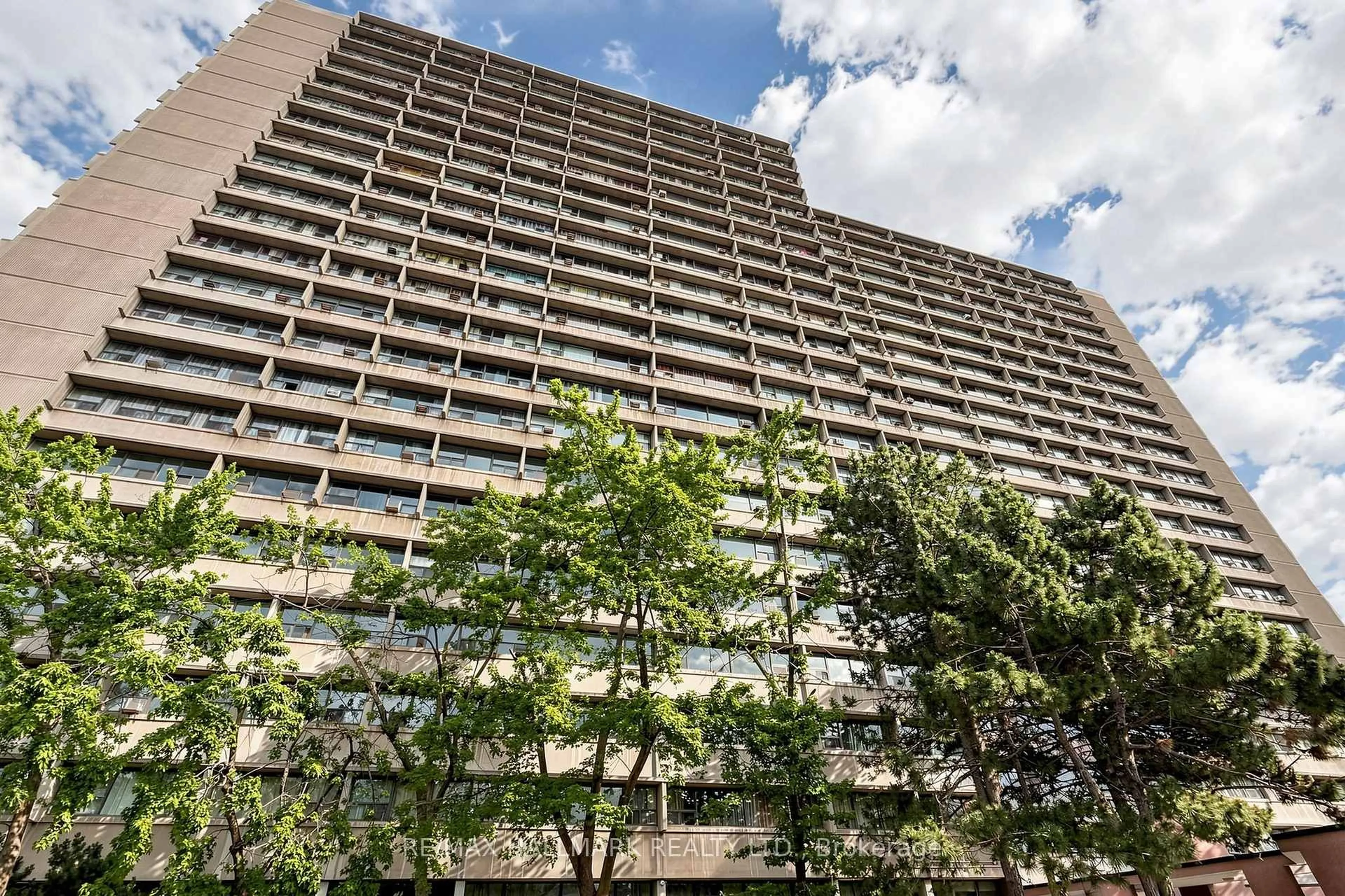 Patio, building for 100 Leeward Glwy #701, Toronto Ontario M3C 2Z1