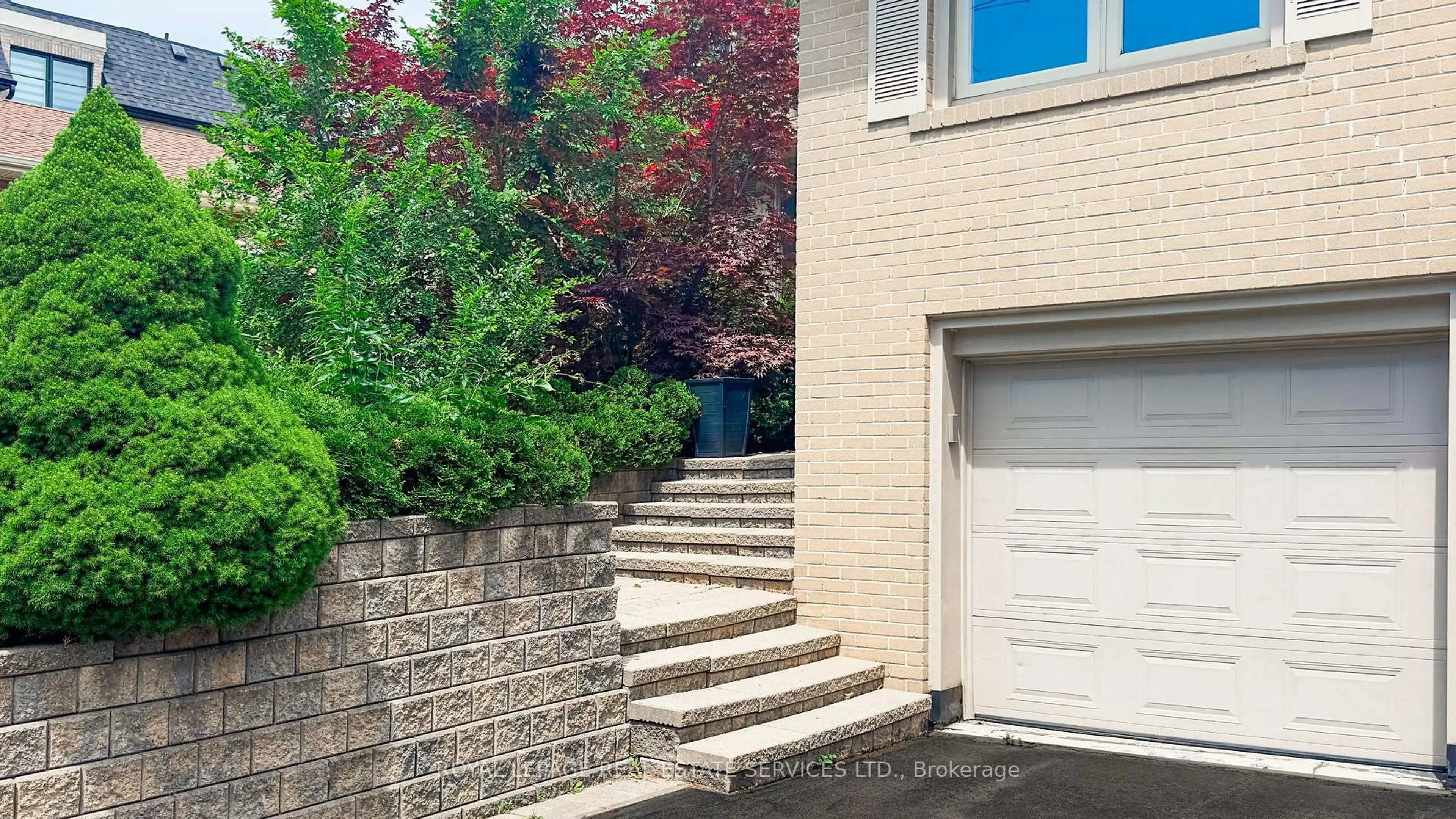 Stairs for 24 Burleigh Heights Dr, Toronto Ontario M2K 1Y7