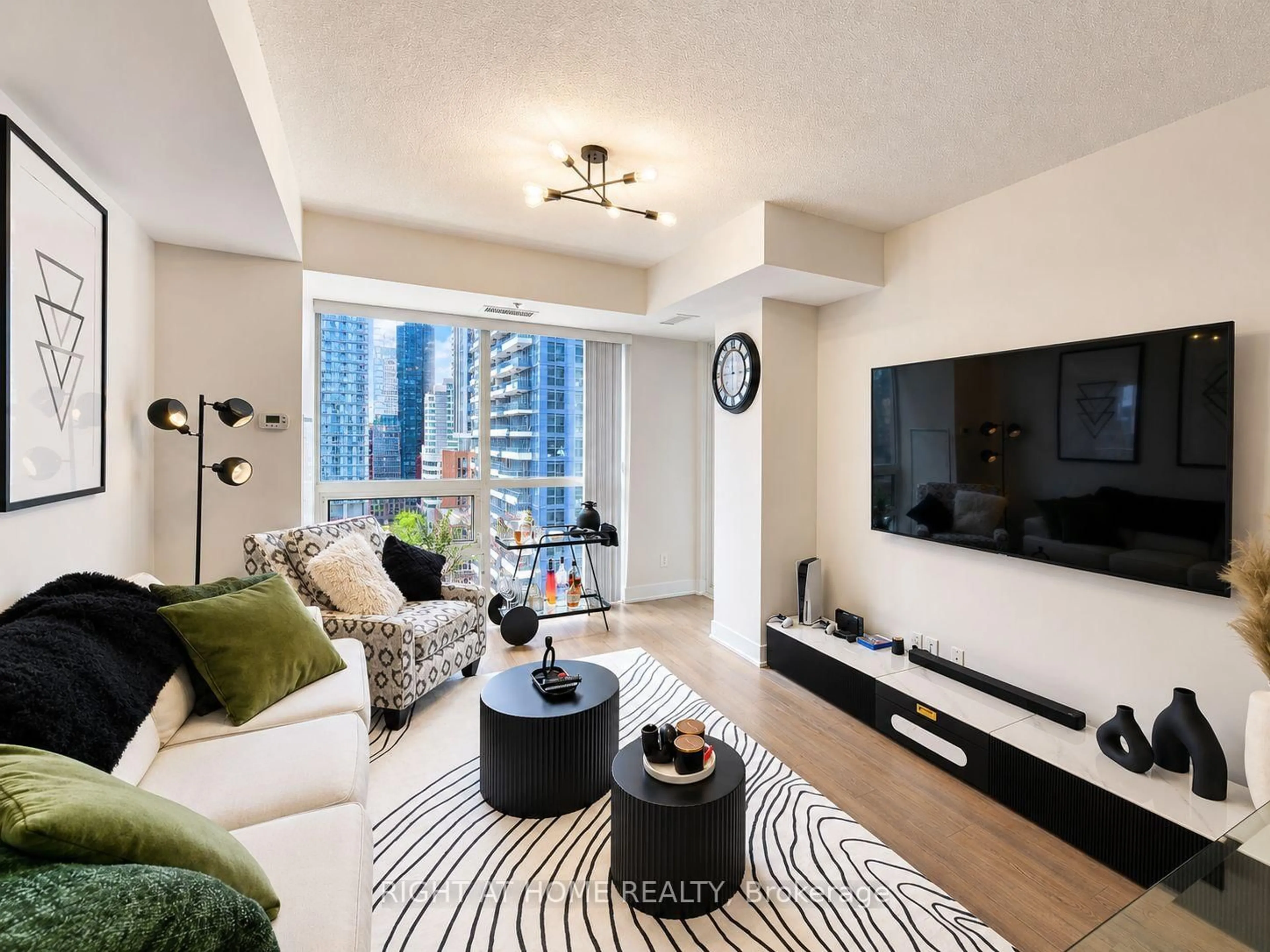 Living room with furniture, unknown for 318 Richmond St #1408, Toronto Ontario M5V 1X2