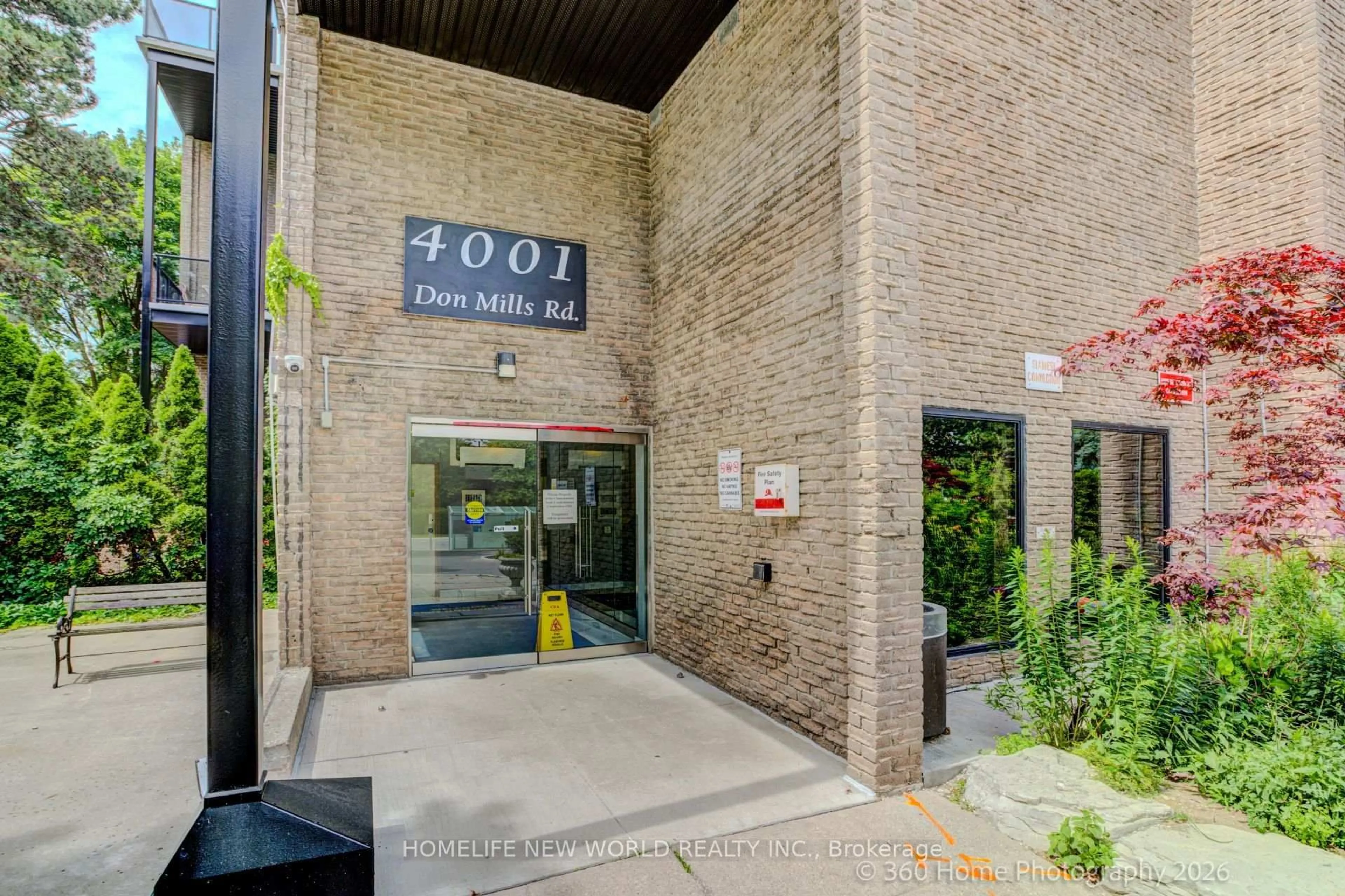 Indoor foyer for 4001 Don Mills Rd #126, Toronto Ontario M2H 3J8