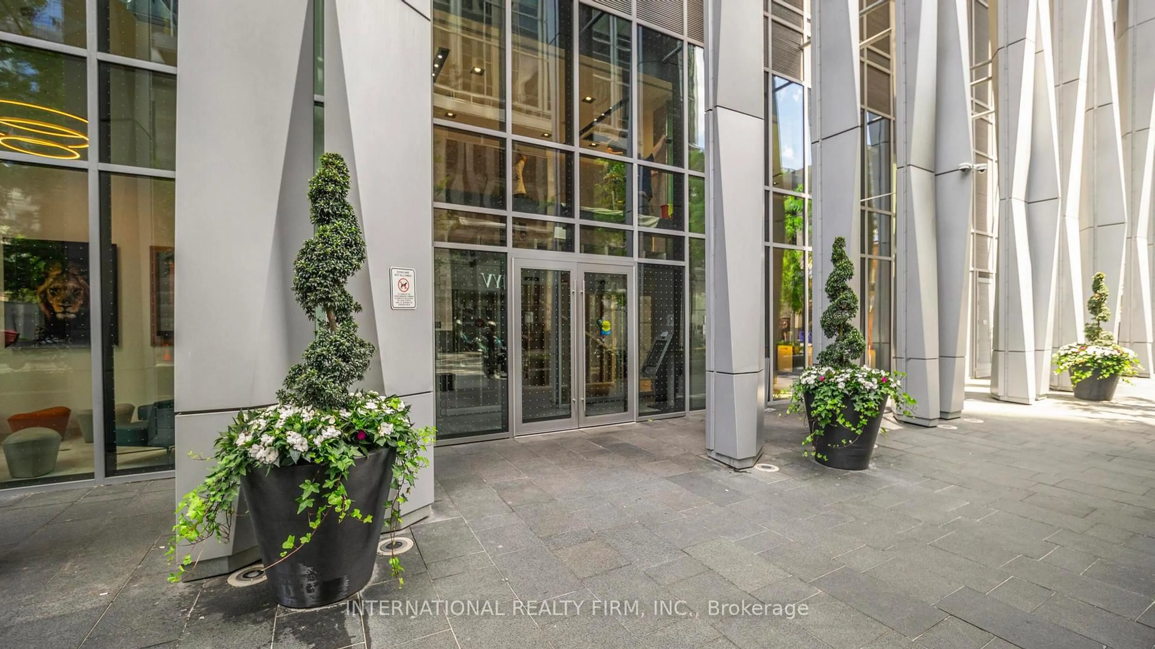 Indoor foyer for 1 Yorkville Ave #5409, Toronto Ontario M4W 0B1