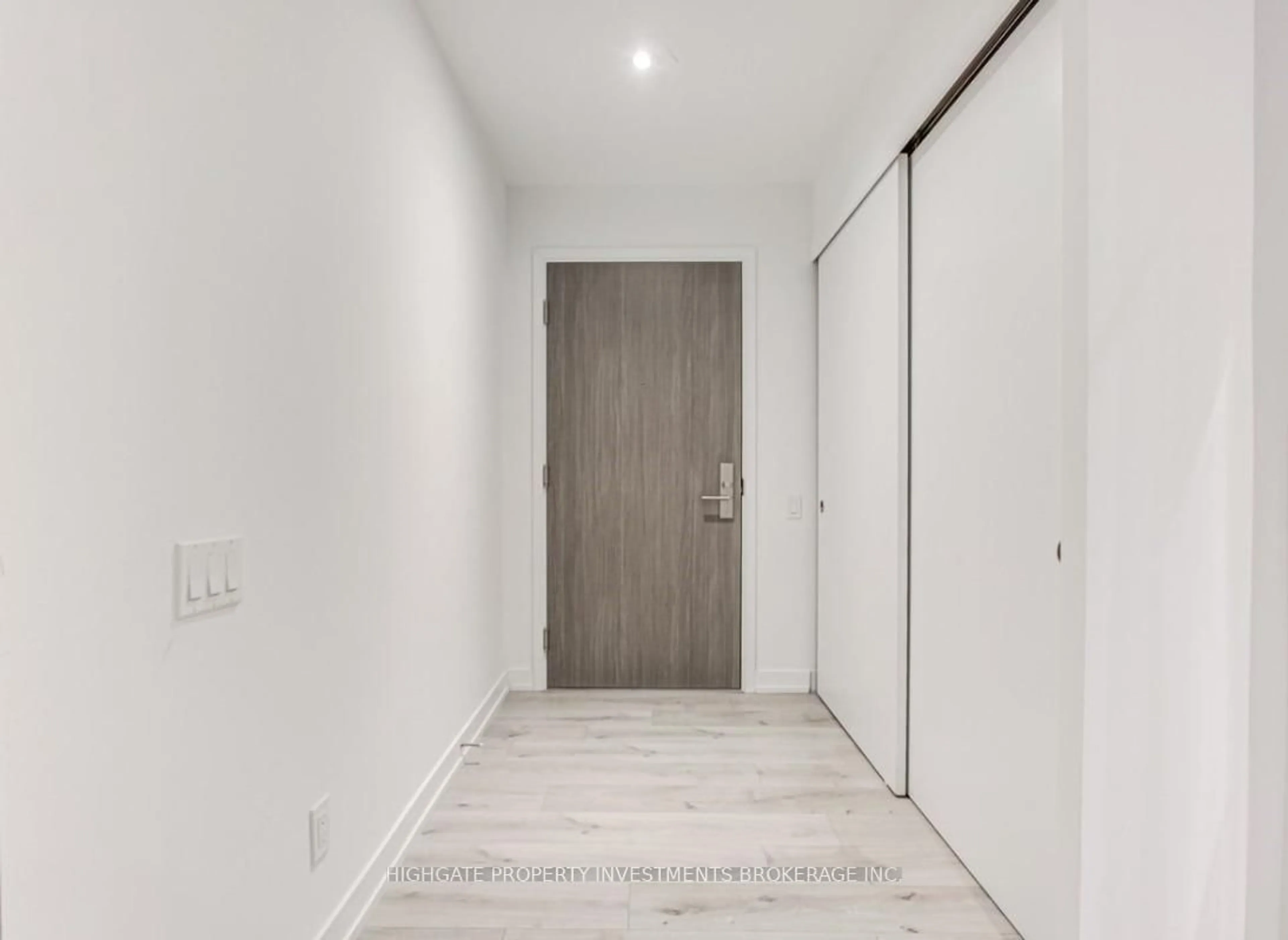 Indoor foyer for 161 Roehampton Ave #228, Toronto Ontario M4P 1P9