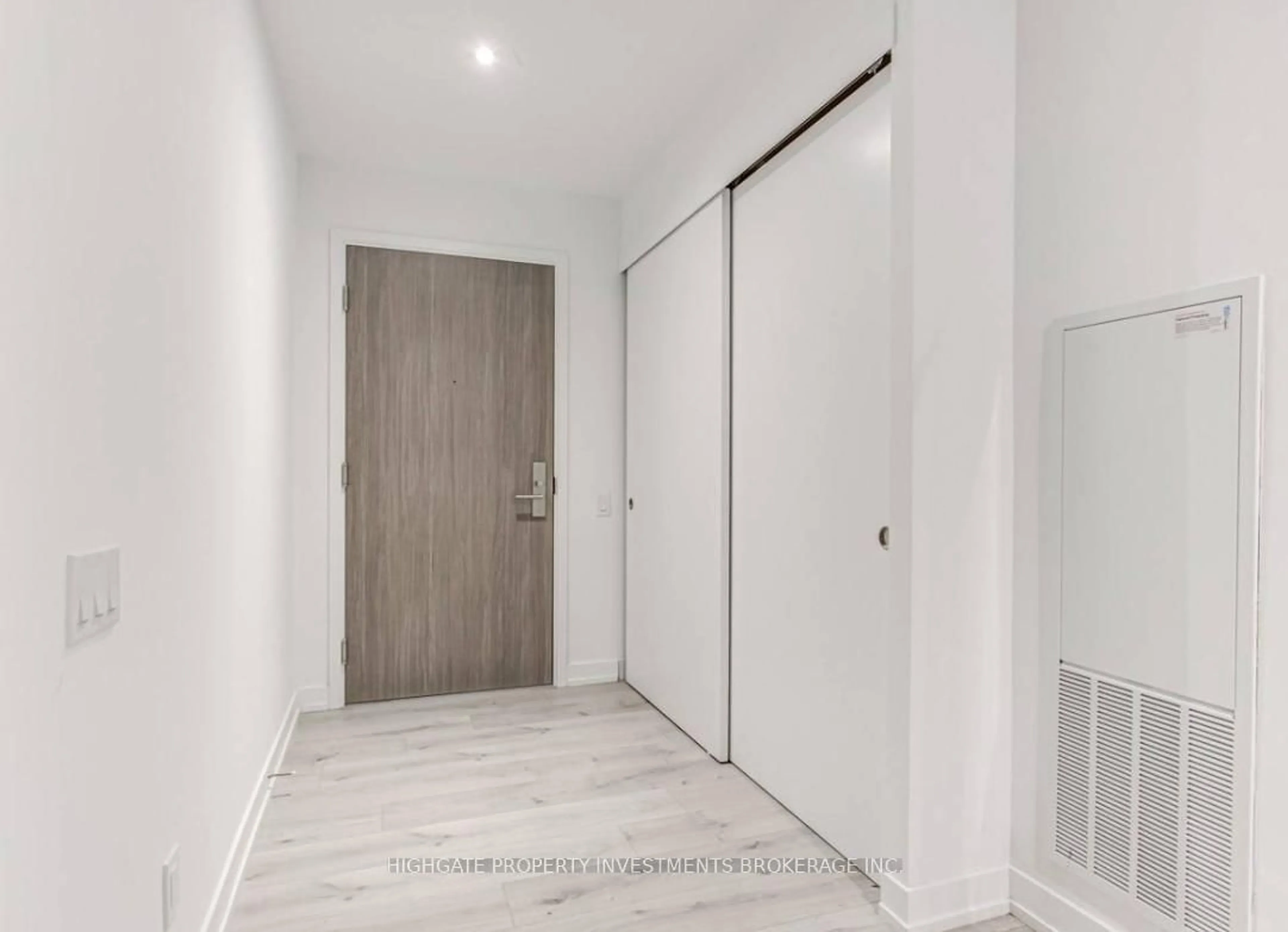 Indoor entryway for 161 Roehampton Ave #228, Toronto Ontario M4P 1P9