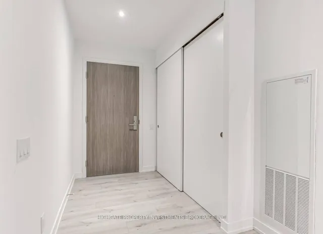 161 Roehampton Ave #228, Toronto 3