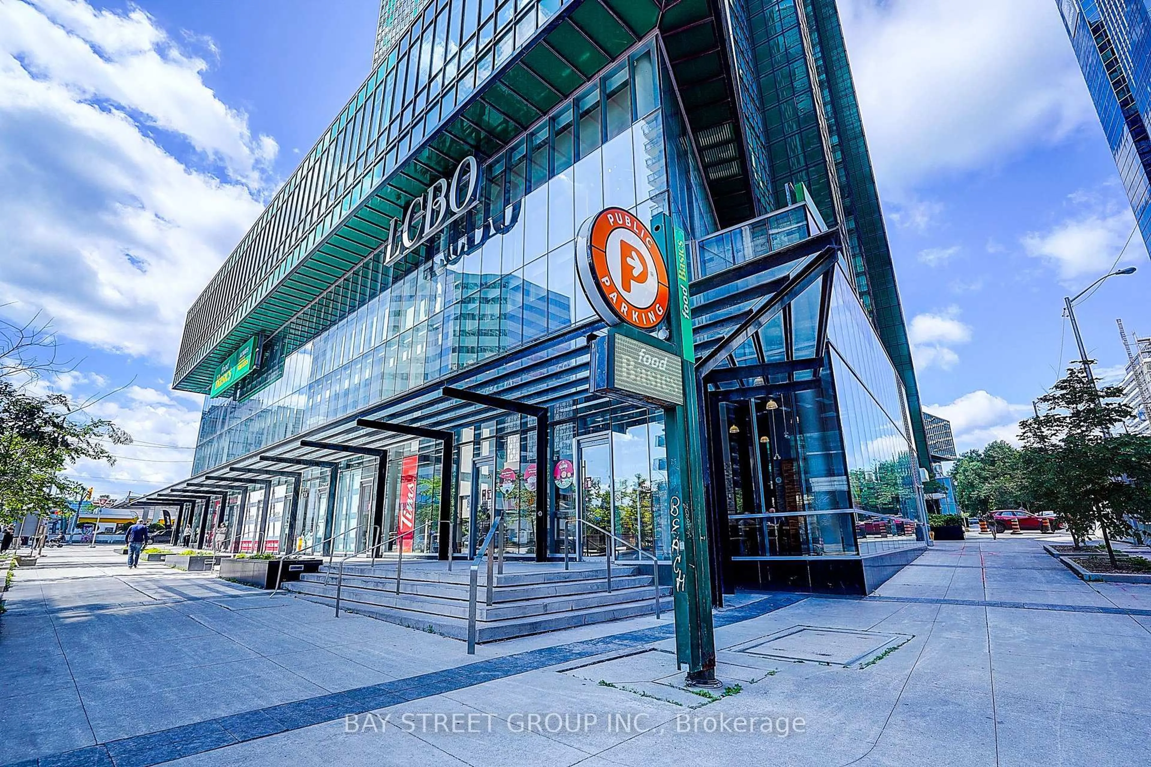 Patio, building for 11 Bogert Ave #3209, Toronto Ontario M2N 1K4