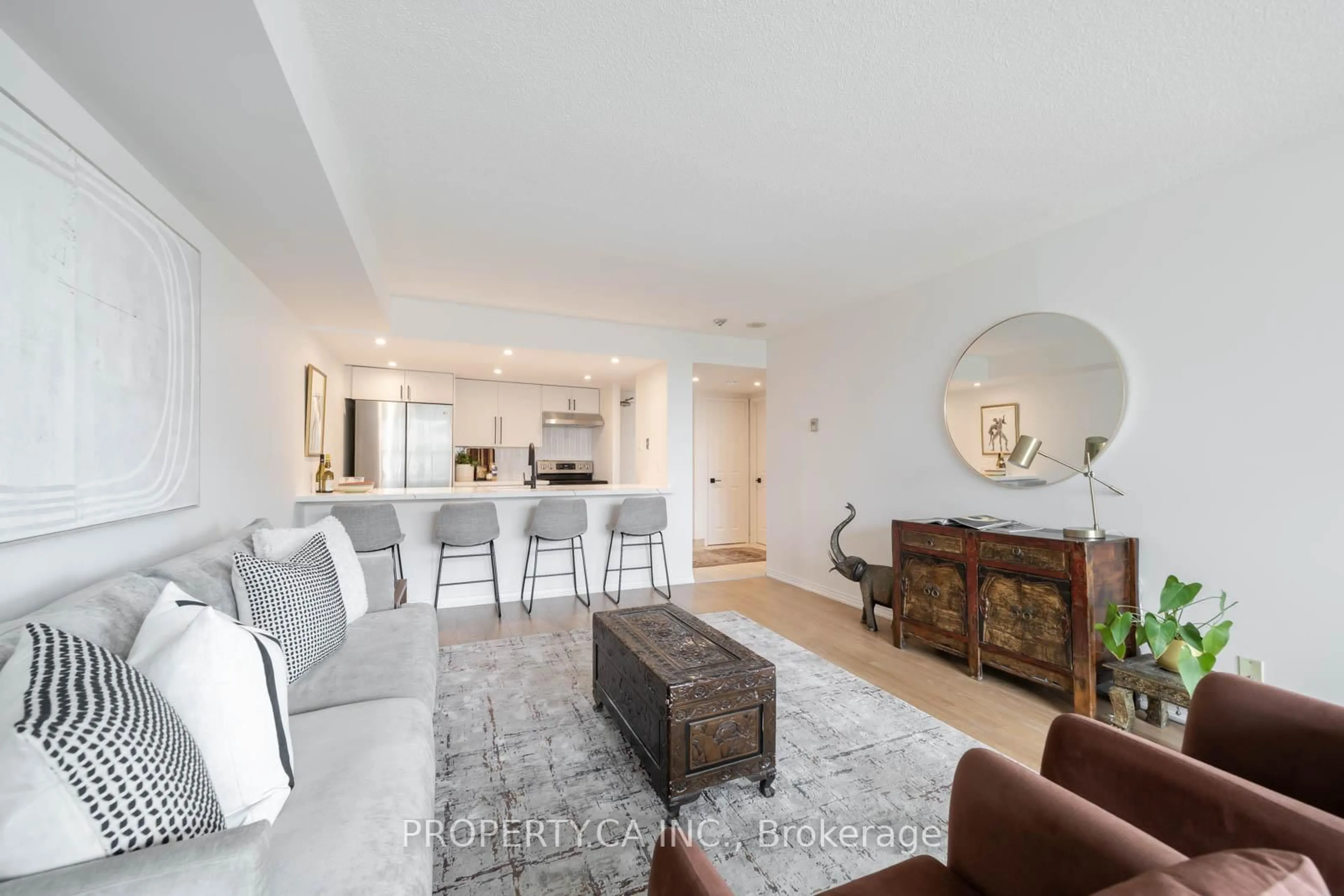 Living room with furniture, unknown for 77 Harbour Sq #1111, Toronto Ontario M5J 2S2