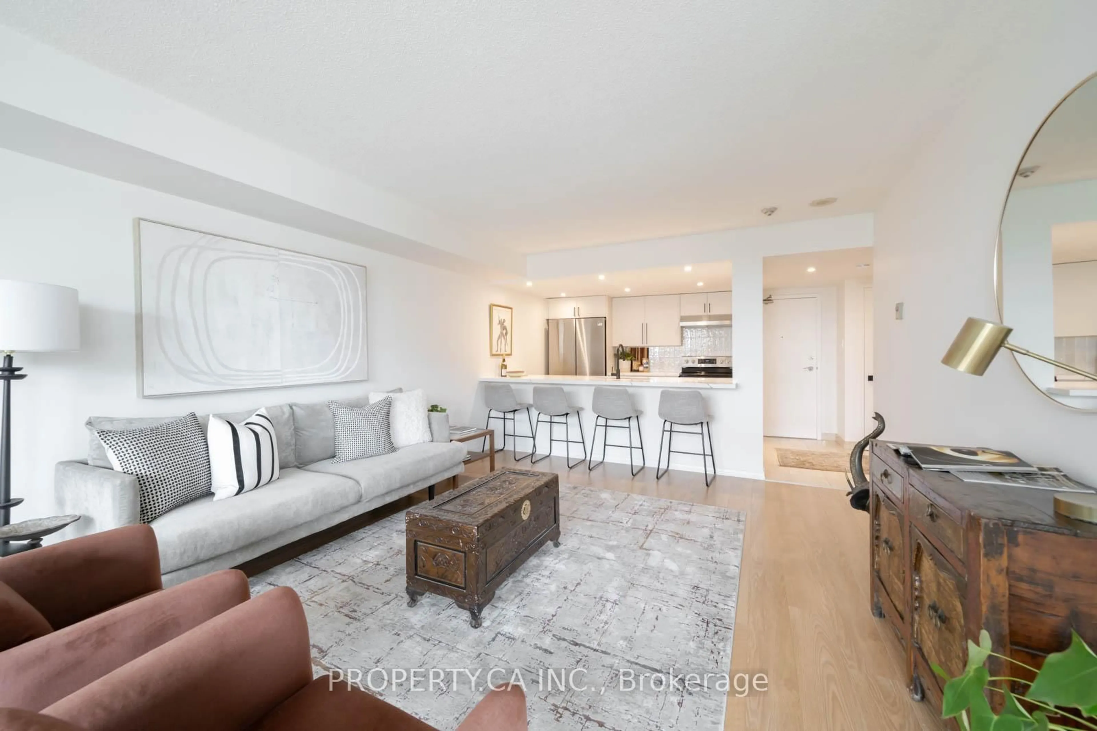 Living room with furniture, unknown for 77 Harbour Sq #1111, Toronto Ontario M5J 2S2
