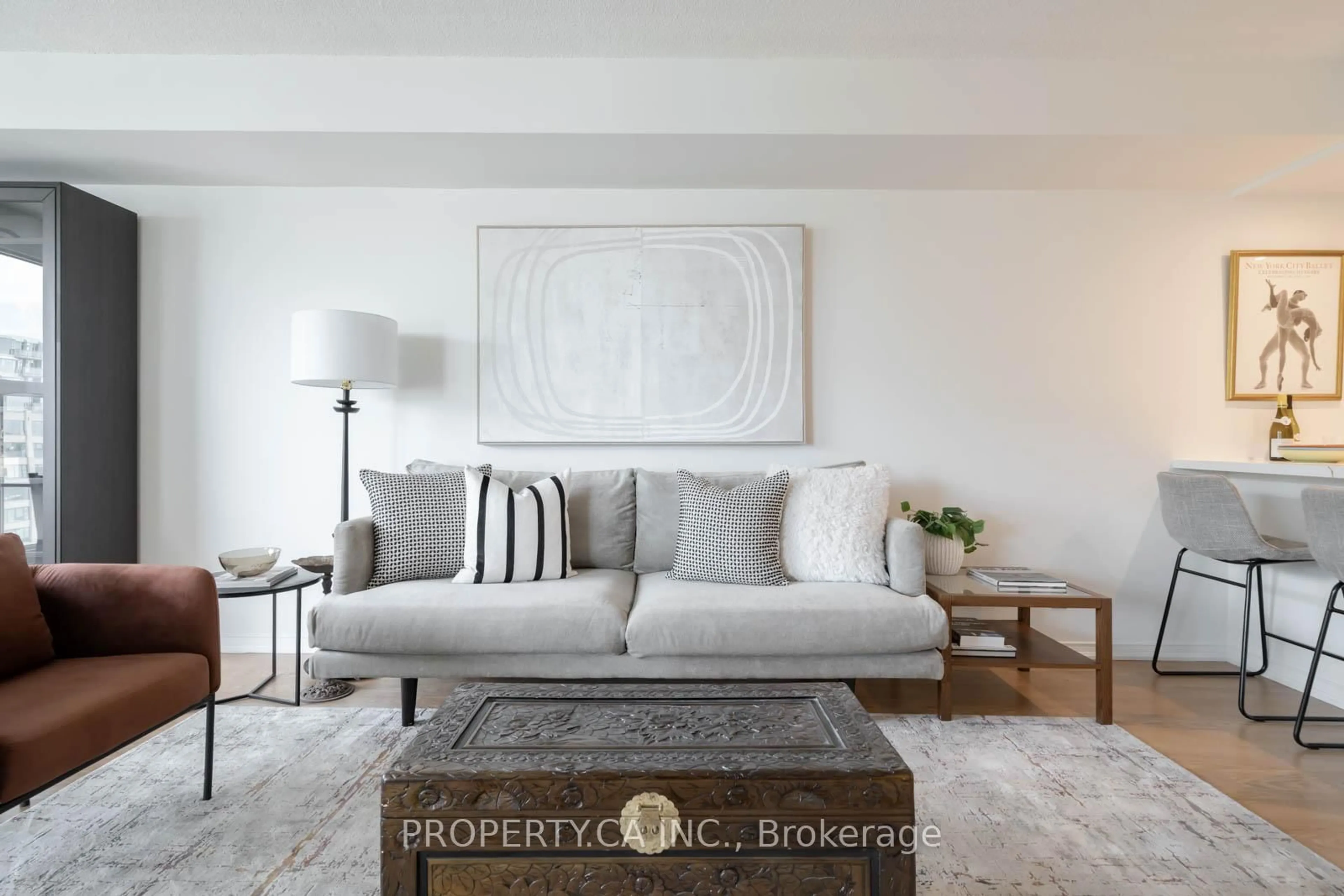 Living room with furniture, unknown for 77 Harbour Sq #1111, Toronto Ontario M5J 2S2