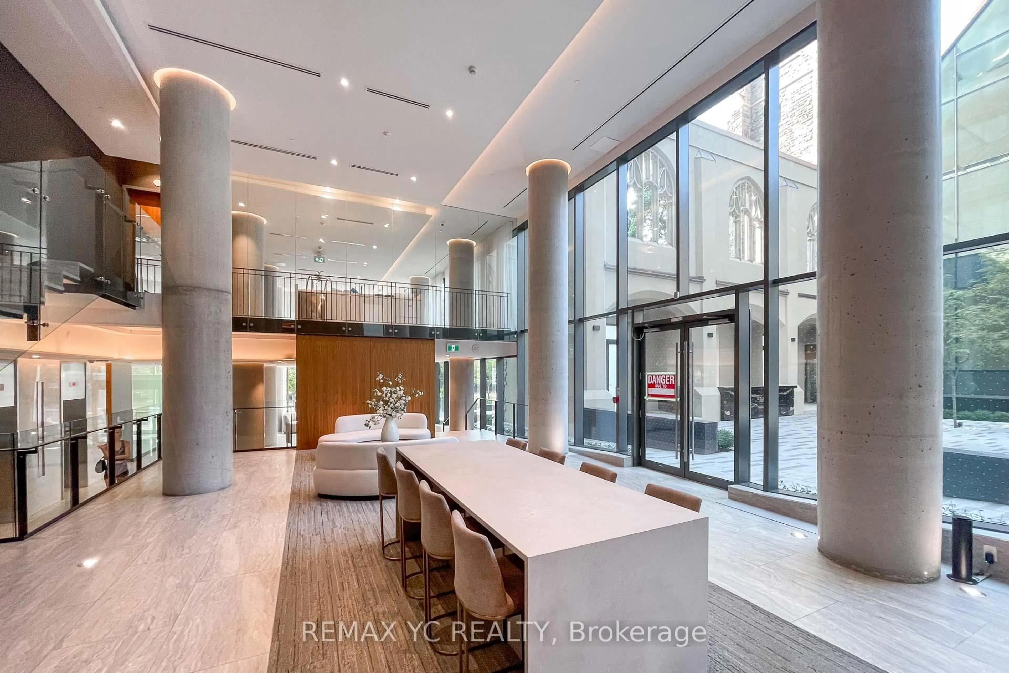 Indoor foyer for 99 Foxbar Rd #1908, Toronto Ontario M4V 0B2