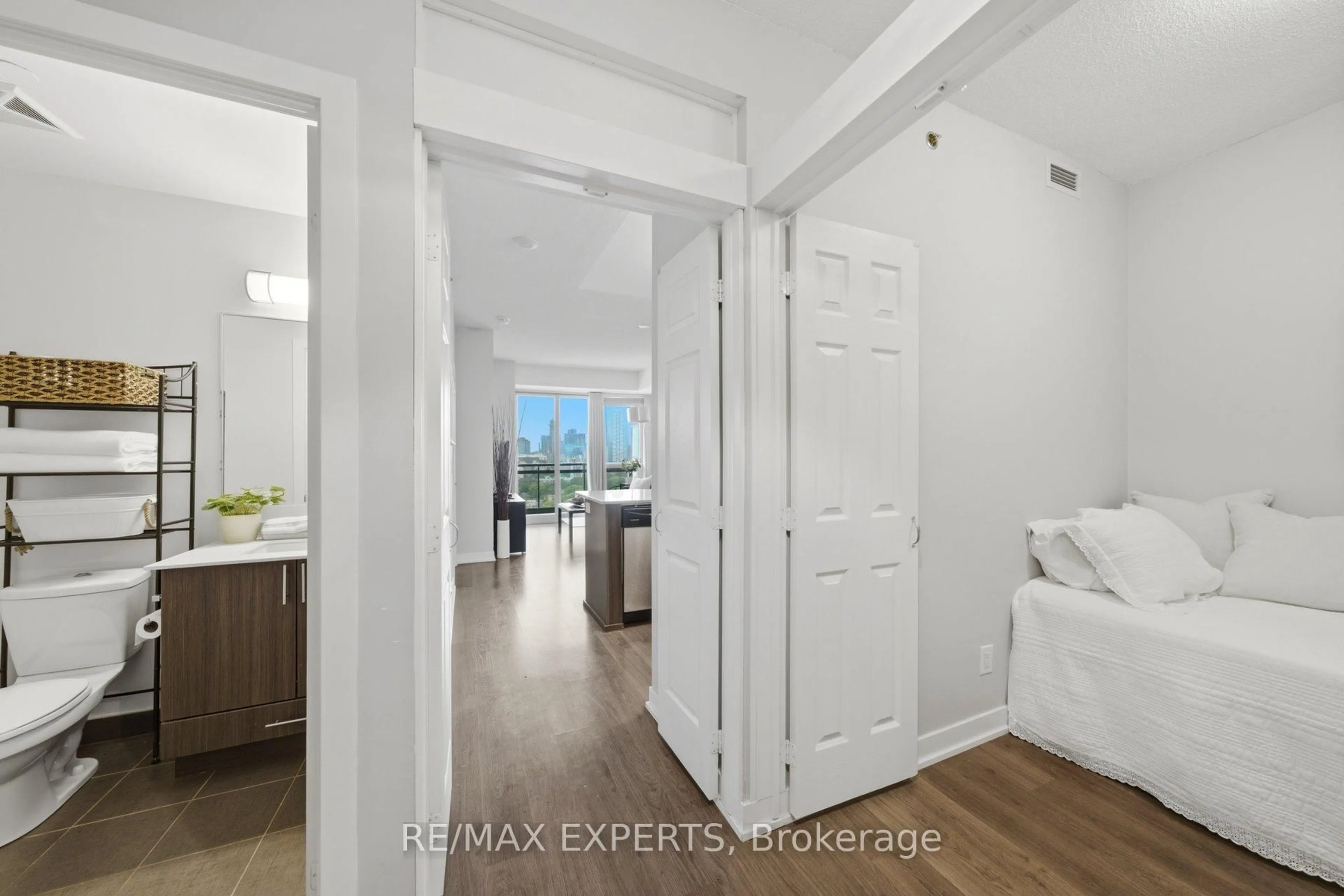 Indoor entryway for 225 Sackville St #1907, Toronto Ontario M5A 0B9