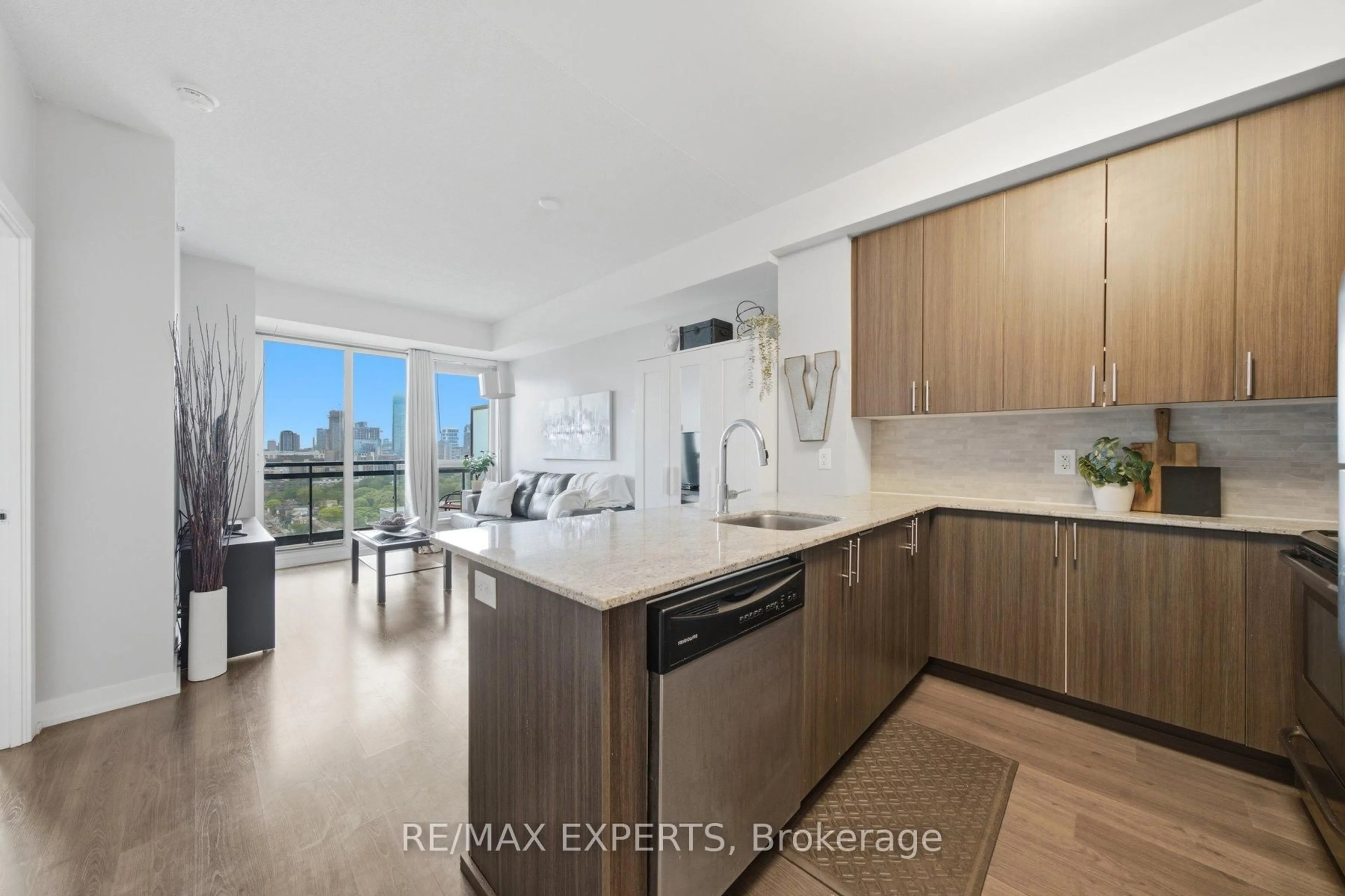 Open concept kitchen, wood/laminate floor for 225 Sackville St #1907, Toronto Ontario M5A 0B9