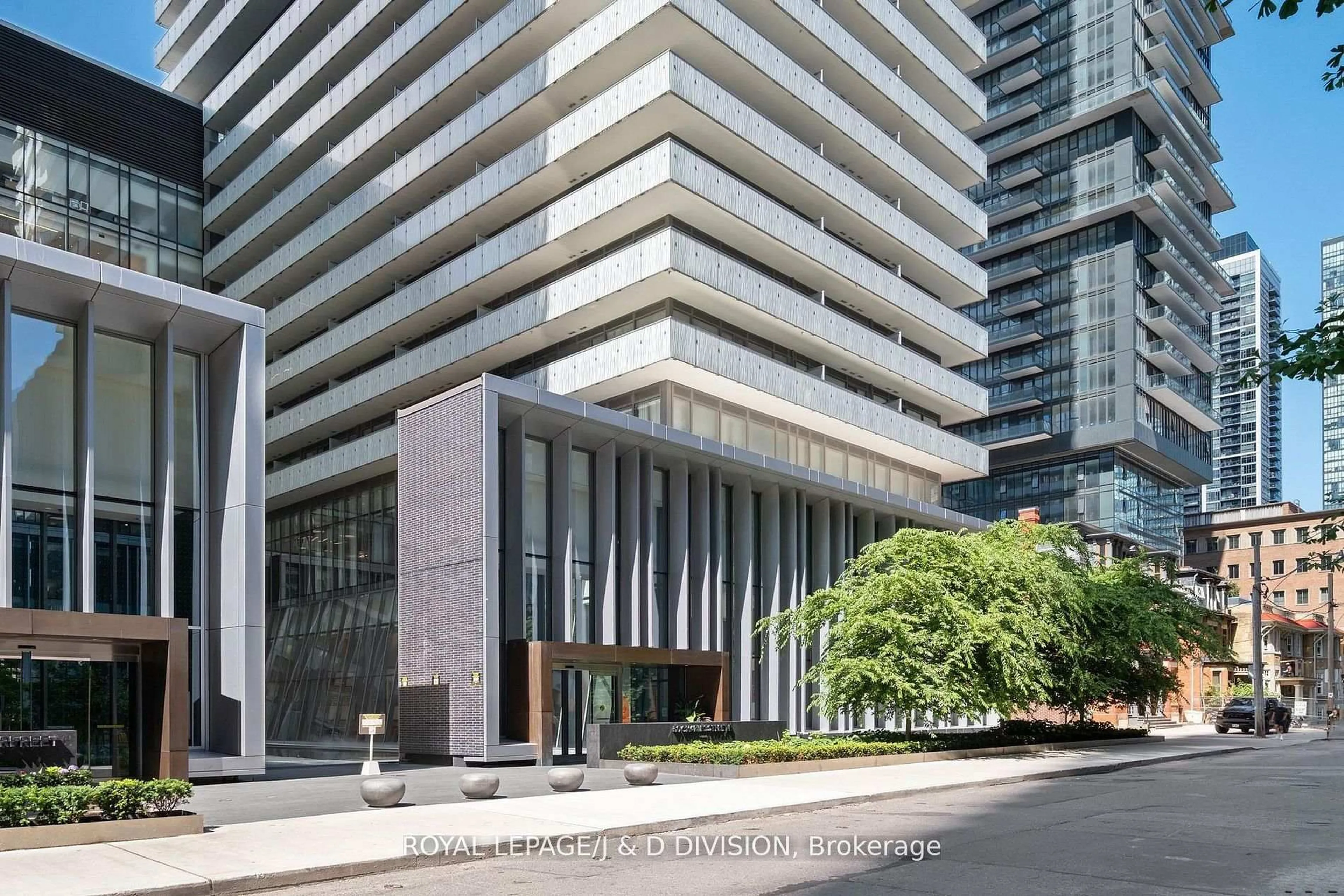 Indoor foyer for 50 Charles St #PH 5502, Toronto Ontario M4Y 0C3