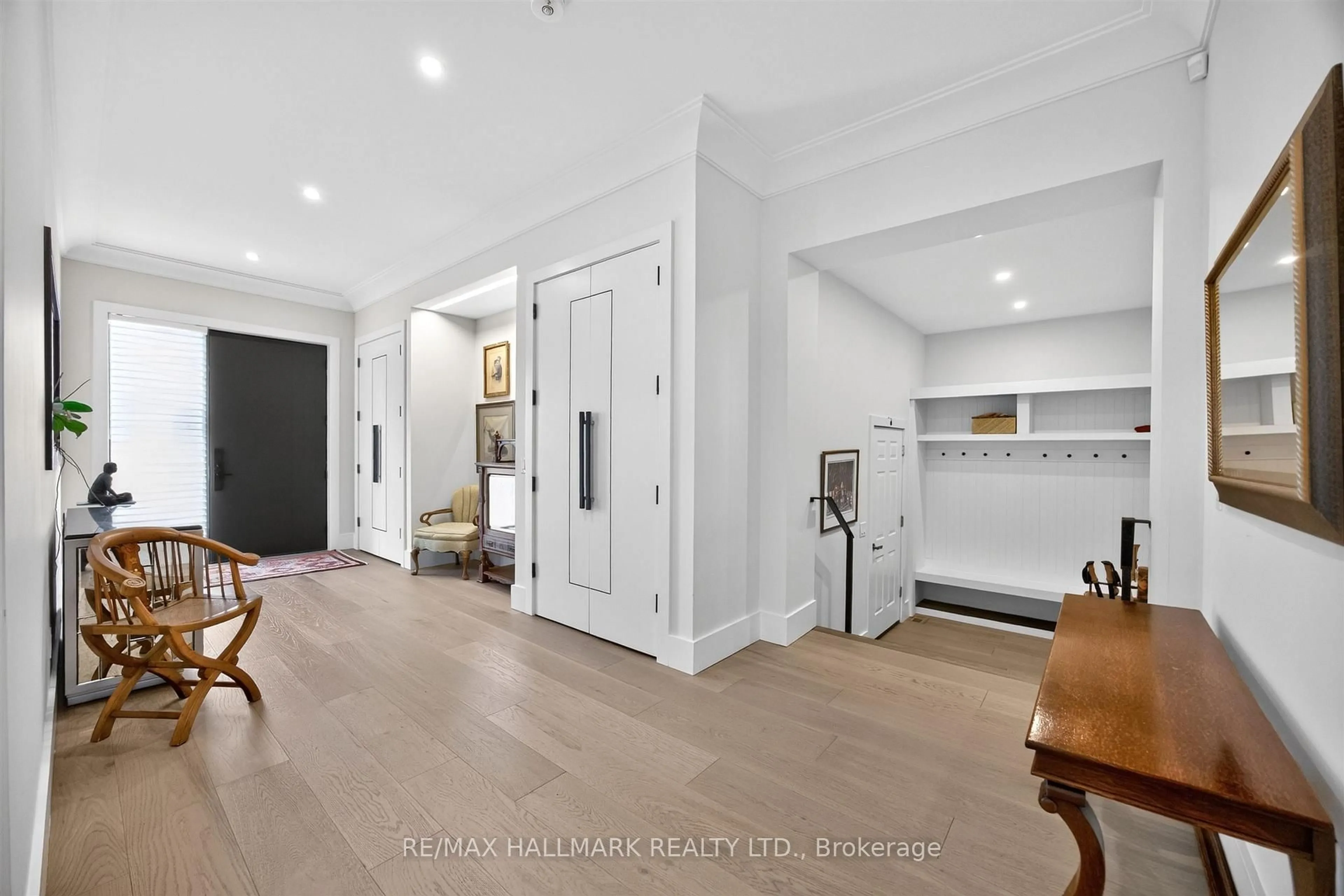 Indoor entryway for 21 Allenwood Cres, Toronto Ontario M2J 2R1