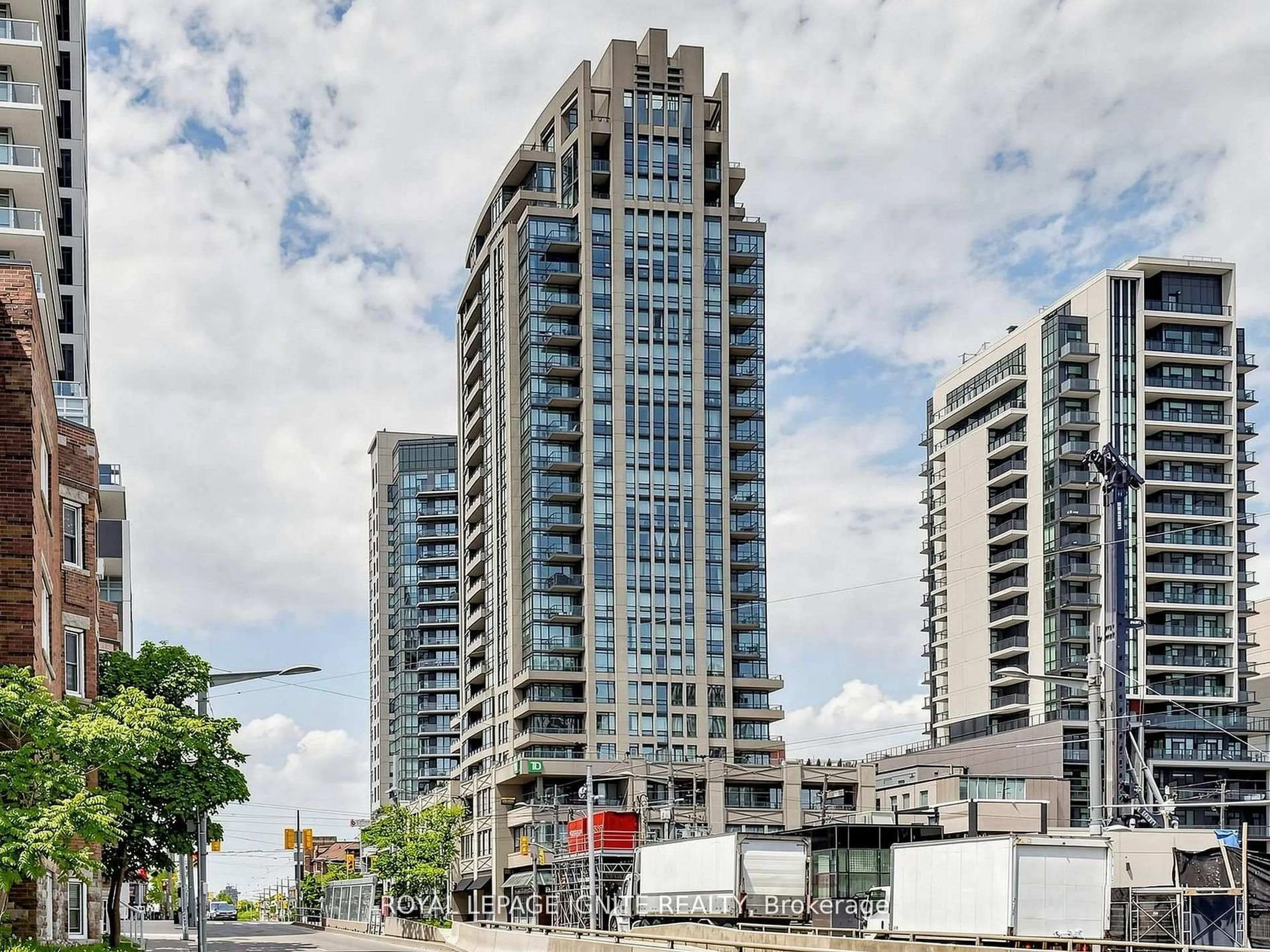Unknown for 500 St.Clair Ave #204, Toronto Ontario M6C 1A8