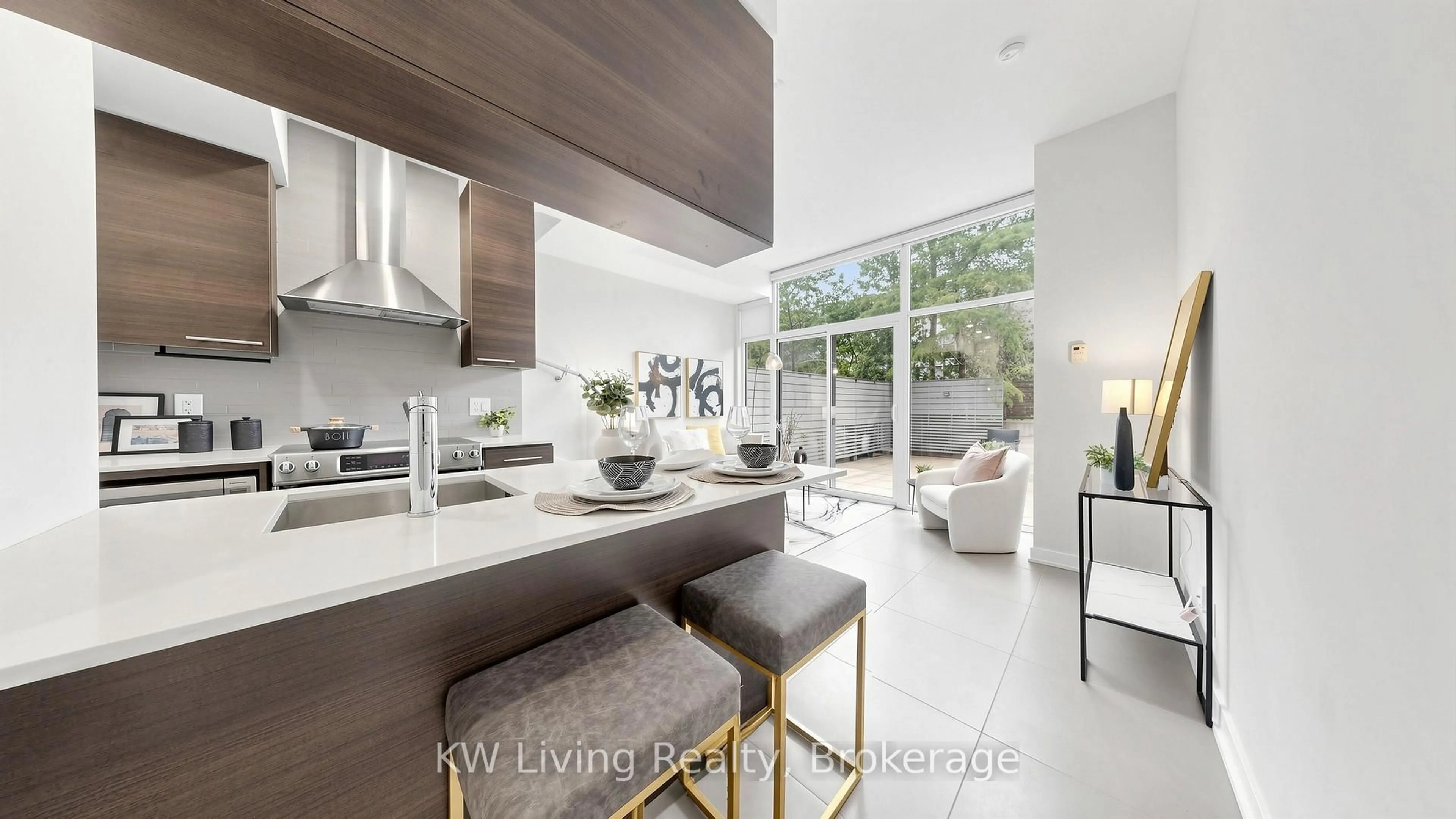 Open concept kitchen, ceramic/tile floor for 3 Market St #632, Toronto Ontario M5E 0A3