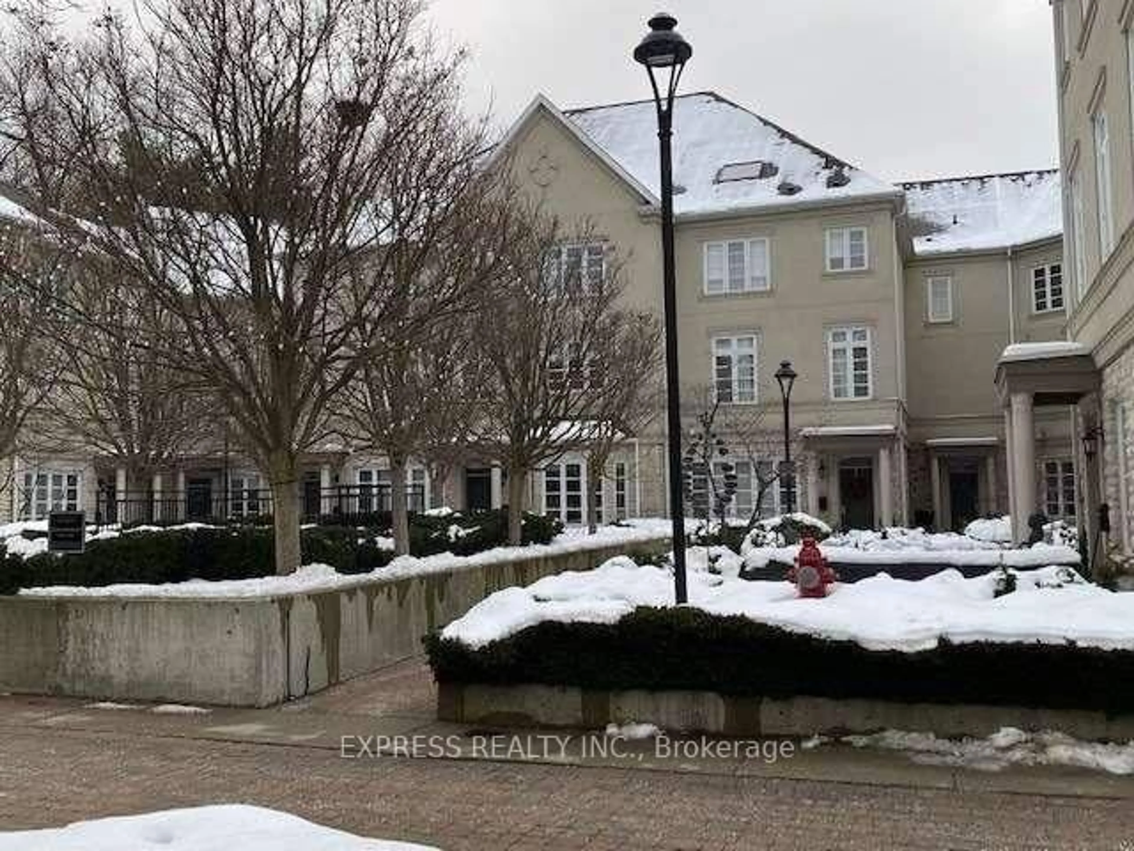Patio, street for 51 York Mills Rd #302, Toronto Ontario M2P 1B6