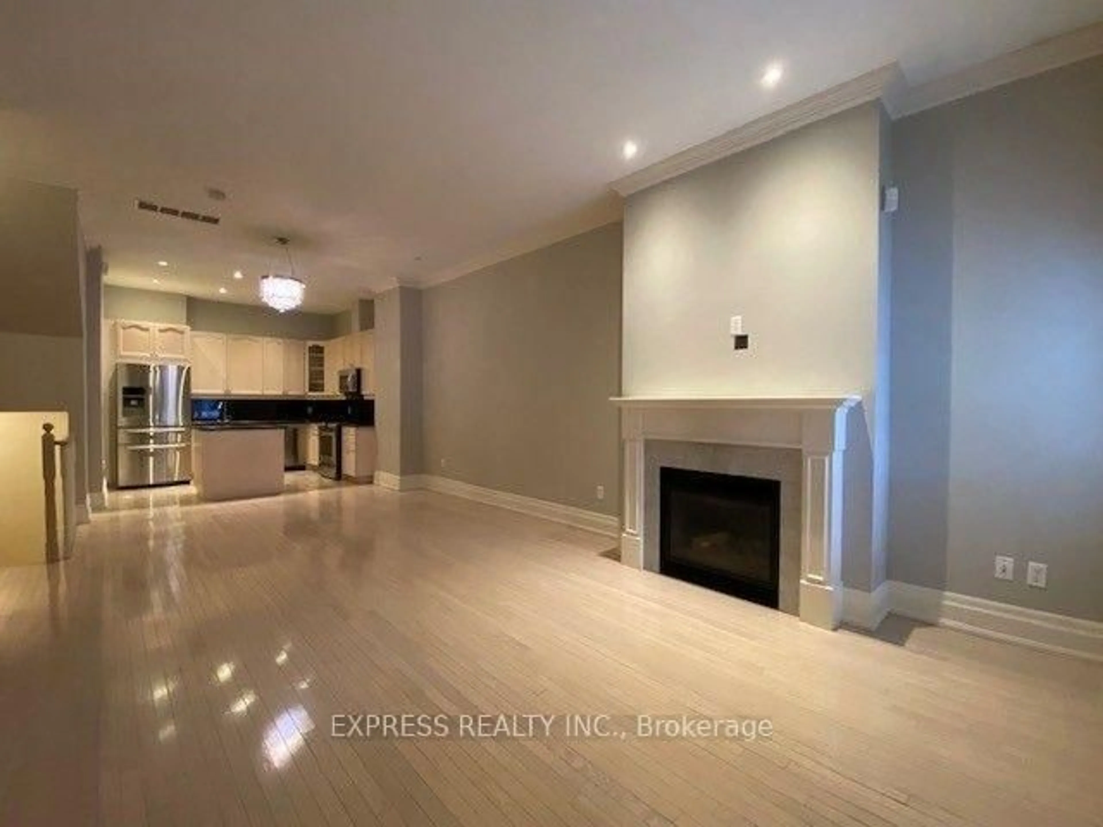 A pic of a room for 51 York Mills Rd #302, Toronto Ontario M2P 1B6