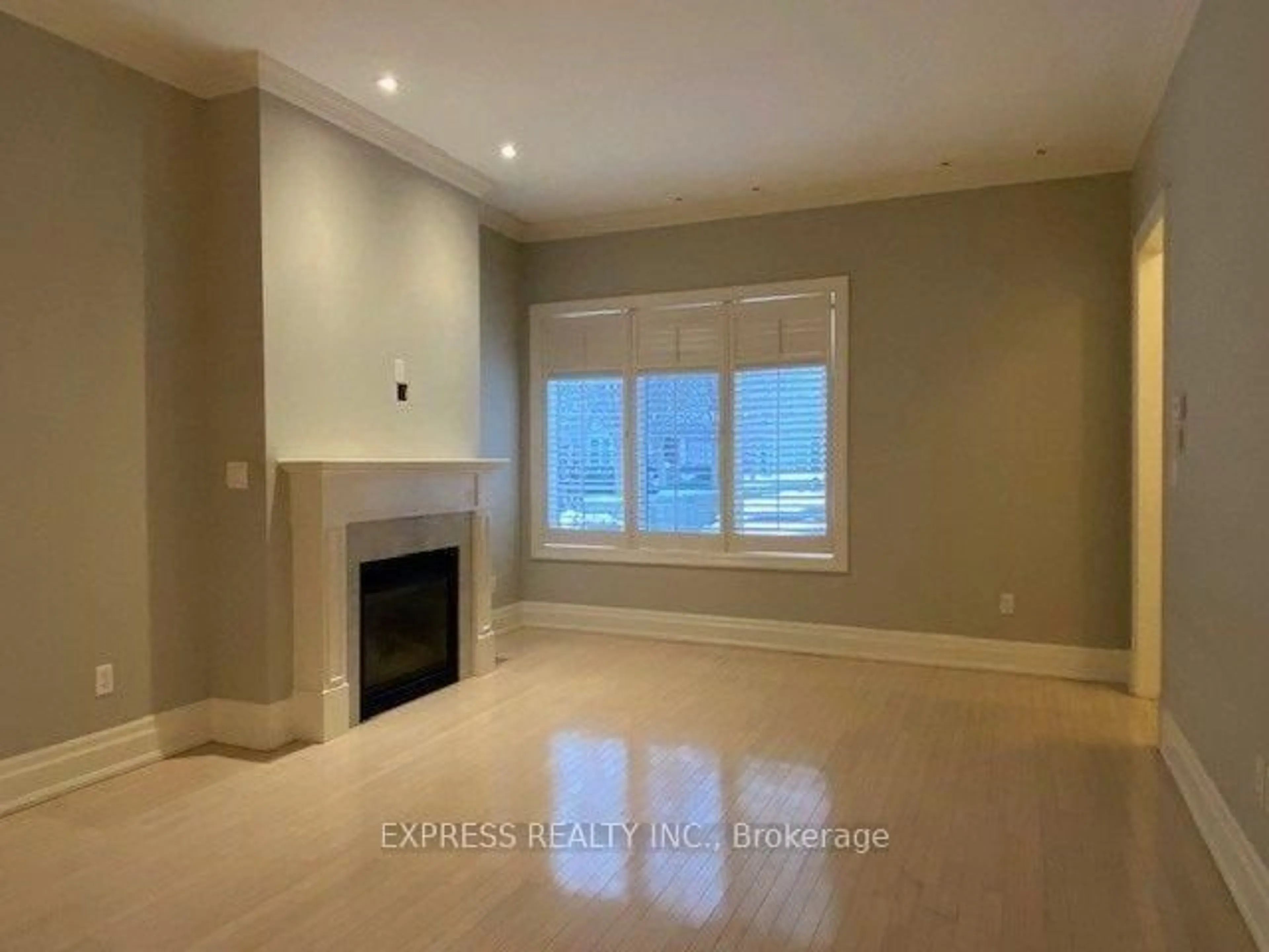 A pic of a room for 51 York Mills Rd #302, Toronto Ontario M2P 1B6