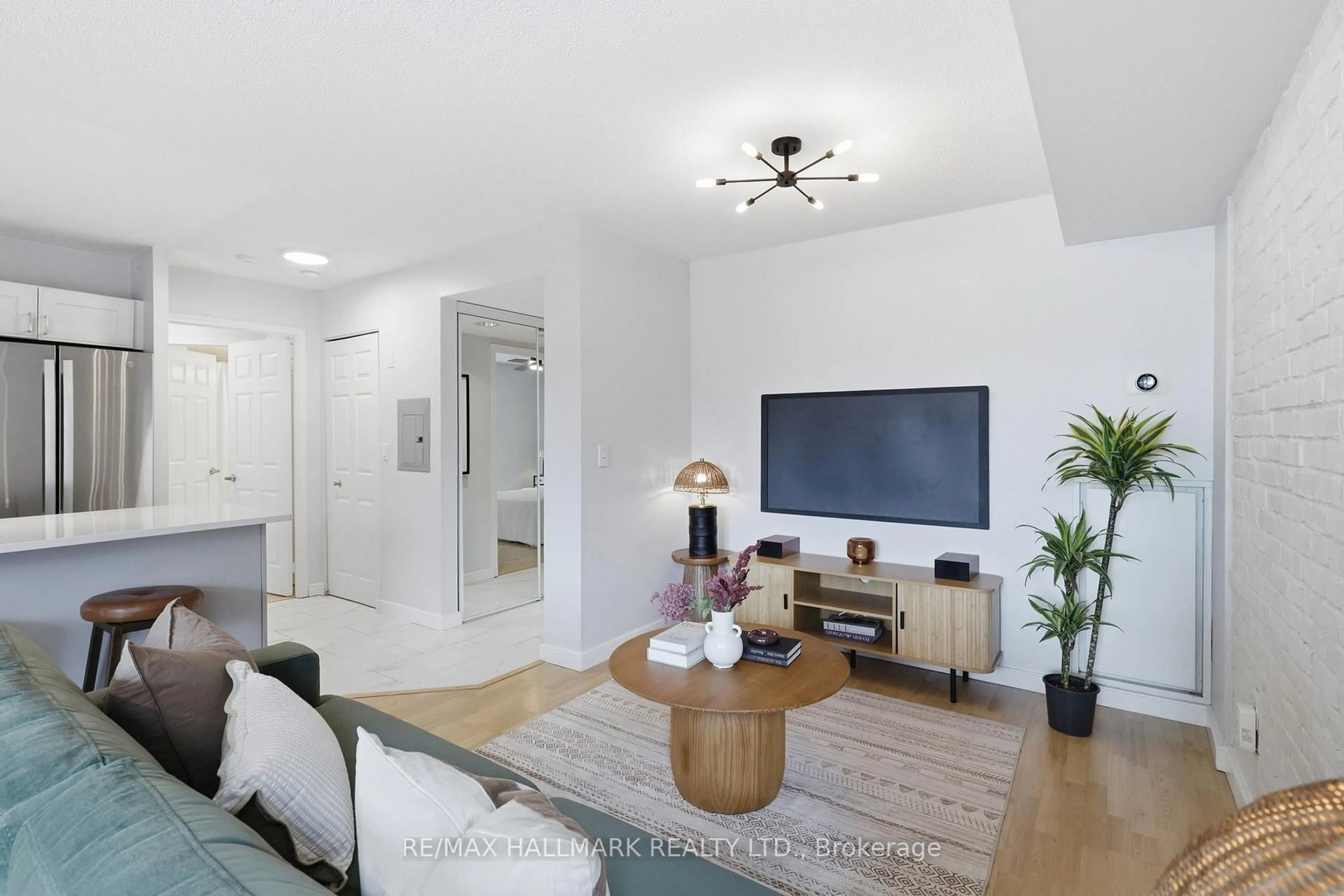 Living room with furniture, unknown for 311 Richmond St #303, Toronto Ontario M5A 4S7