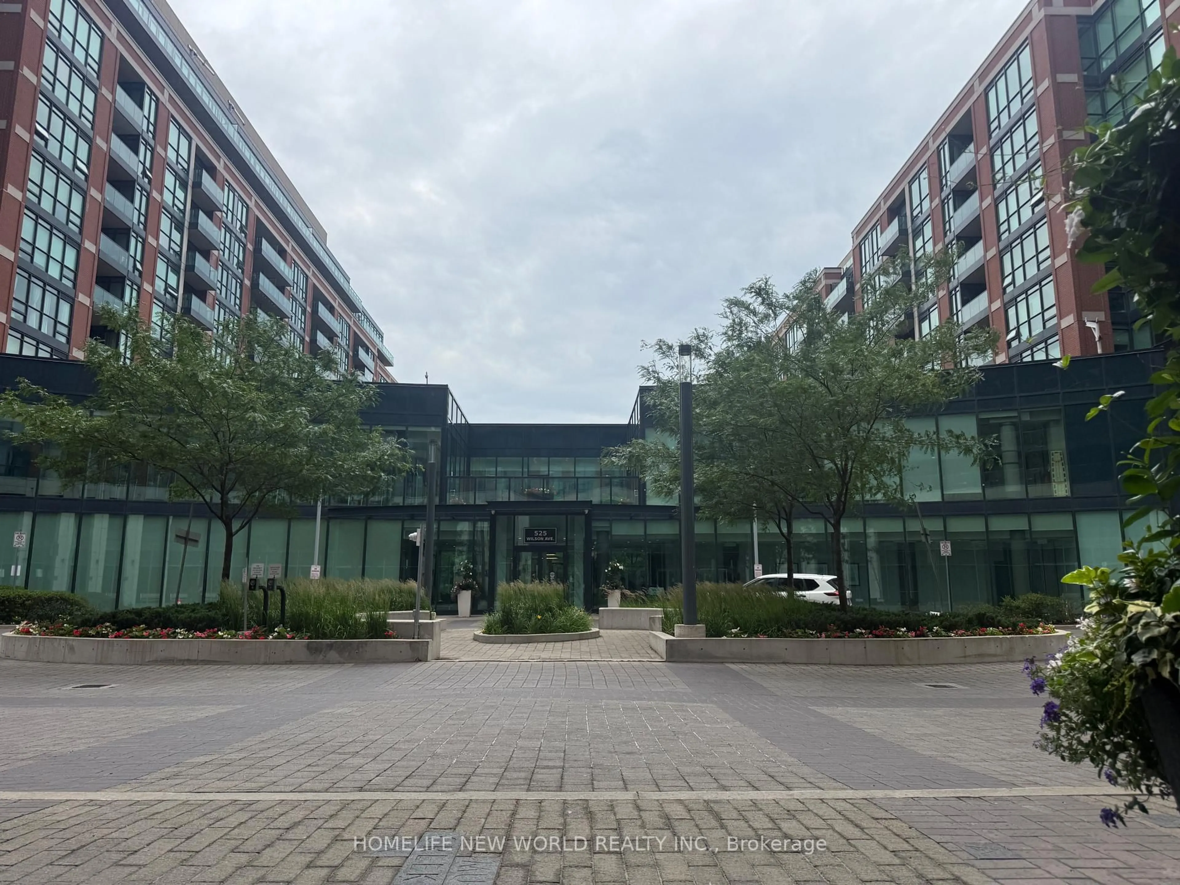 Indoor foyer for 525 Wilson Ave #343, Toronto Ontario M3H 0A7