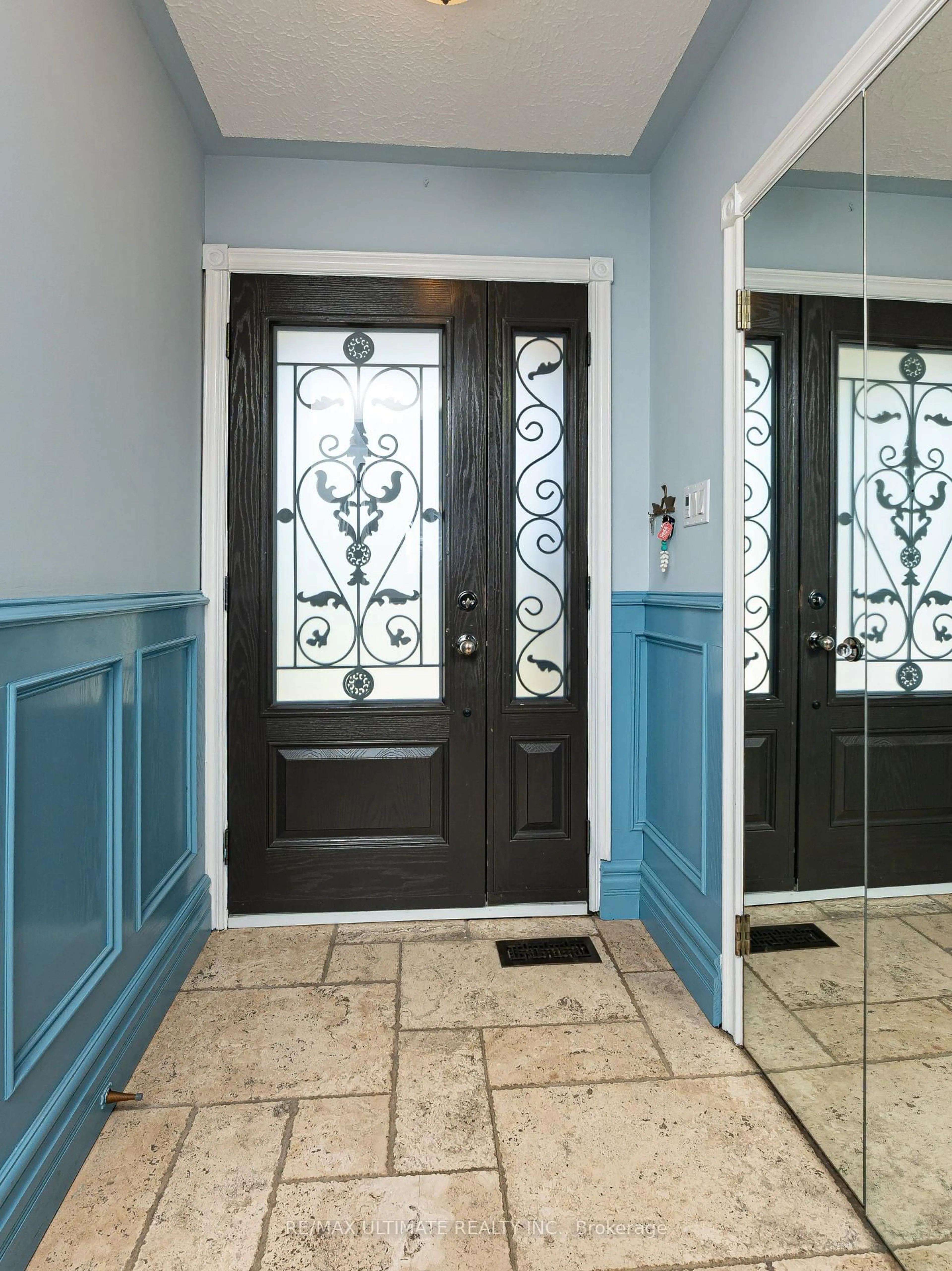 Indoor entryway for 8 Nordic Pl, Toronto Ontario M3A 2H9