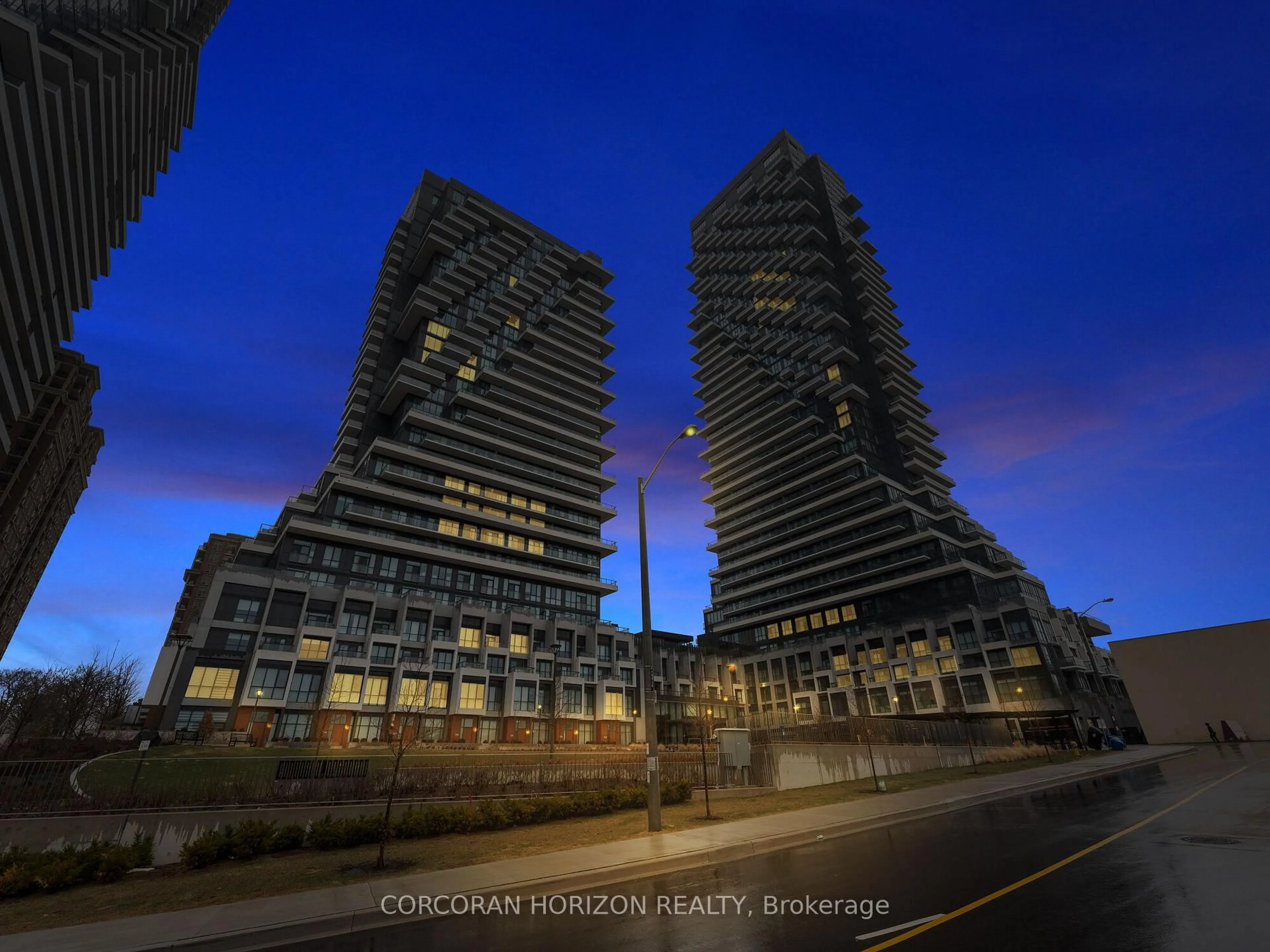Blurry image for 30 Inn On The Park Dr #221, Toronto Ontario M3C 0P7