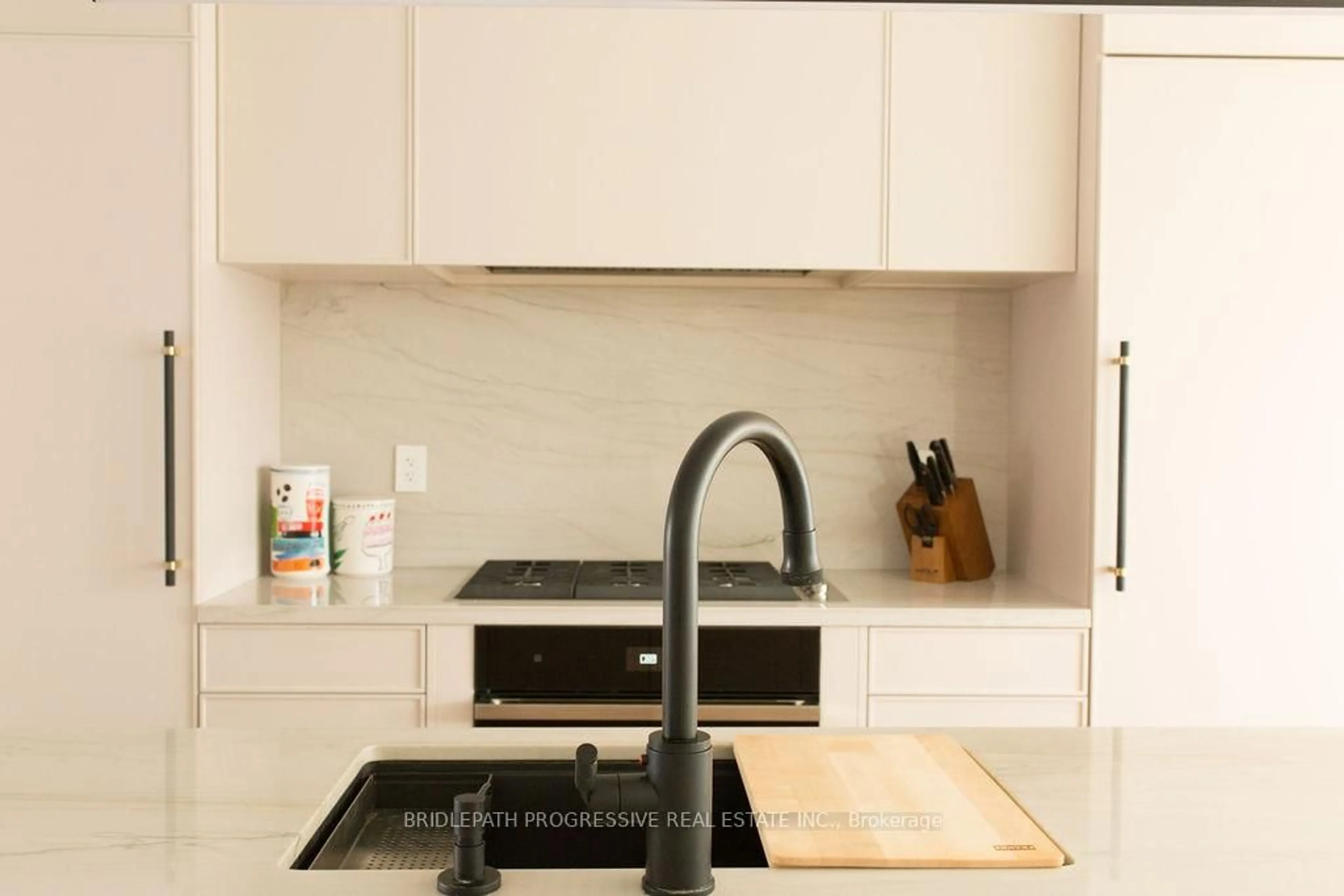 Standard kitchen, ceramic/tile floor for 127 Glenvale Blvd, Toronto Ontario M4G 2W1
