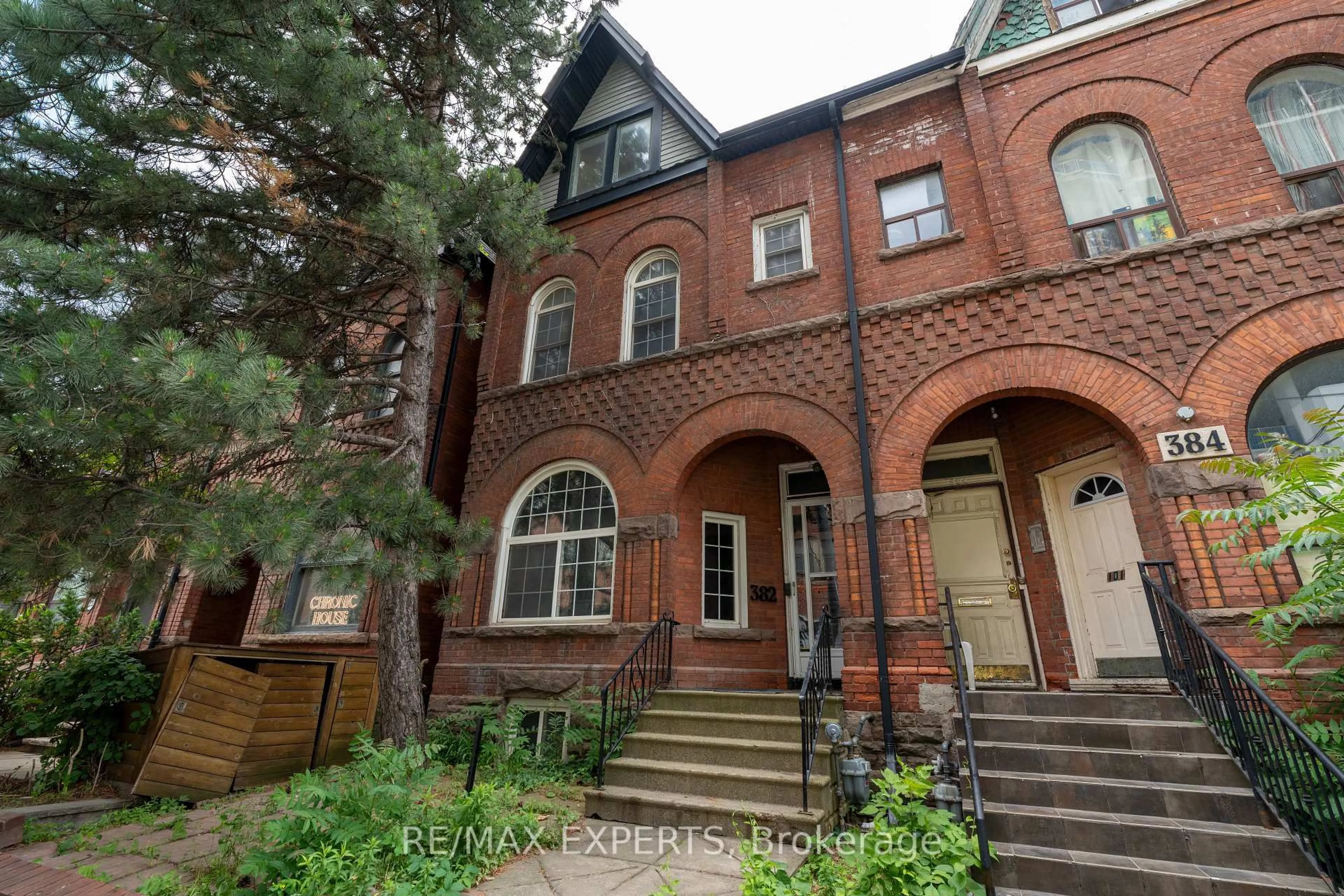 Home with brick exterior material, street for 382 Bathurst St, Toronto Ontario M5T 2S6