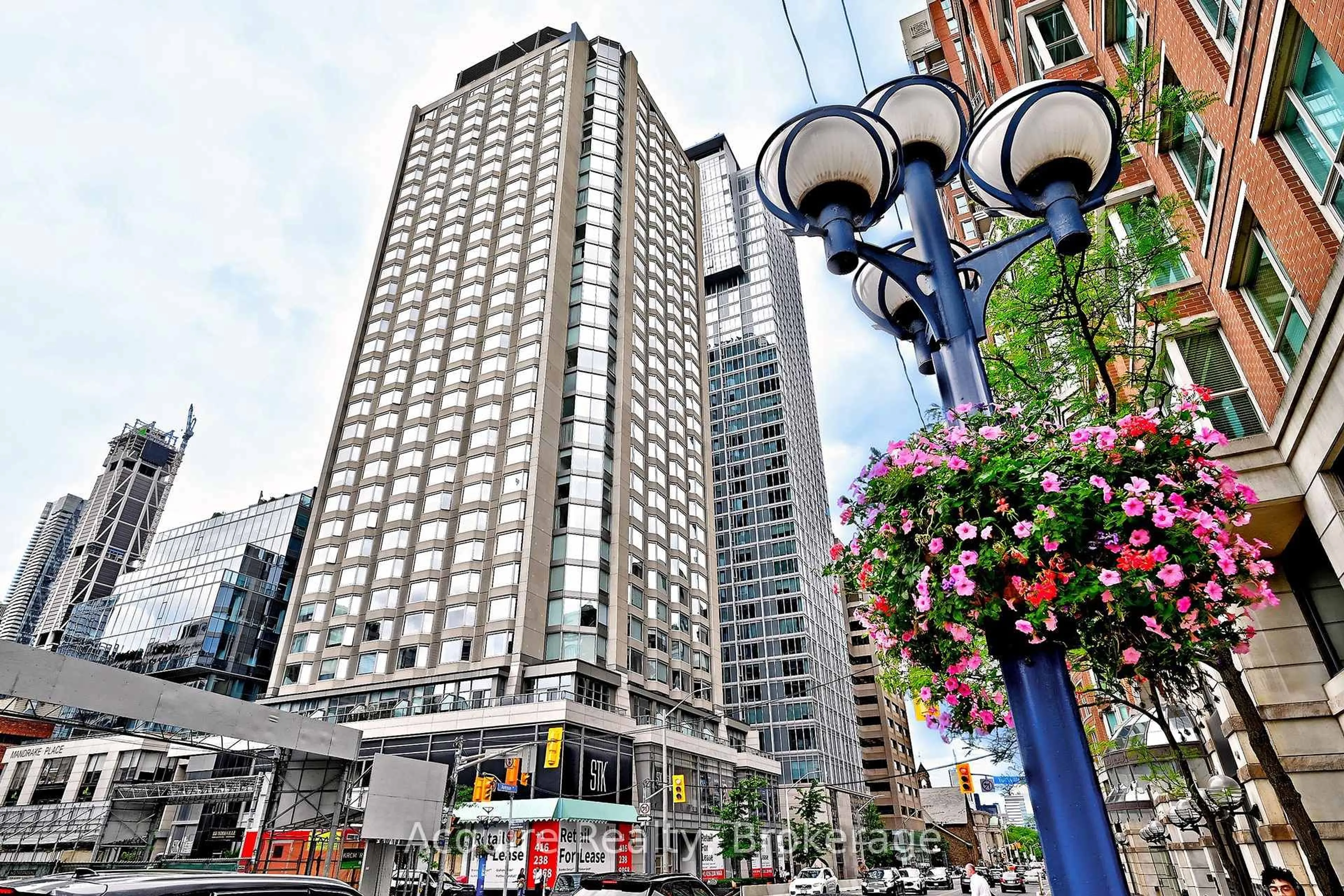 Patio, building for 155 Yorkville Ave #1201, Toronto Ontario M5R 1C4