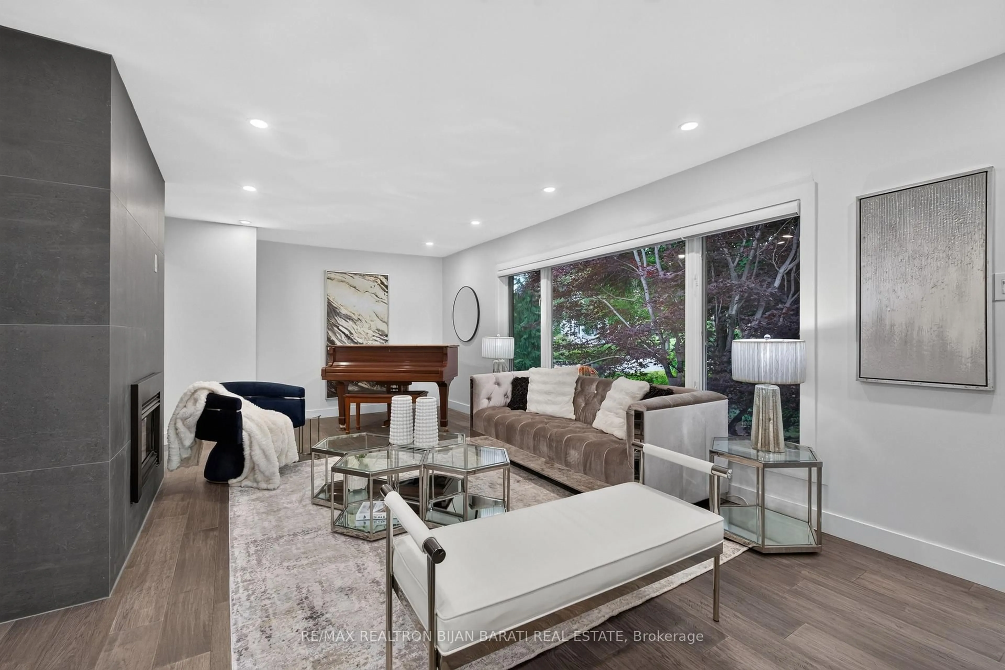 Living room with furniture, unknown for 53 Sumner Heights Dr, Toronto Ontario M2K 1Y5