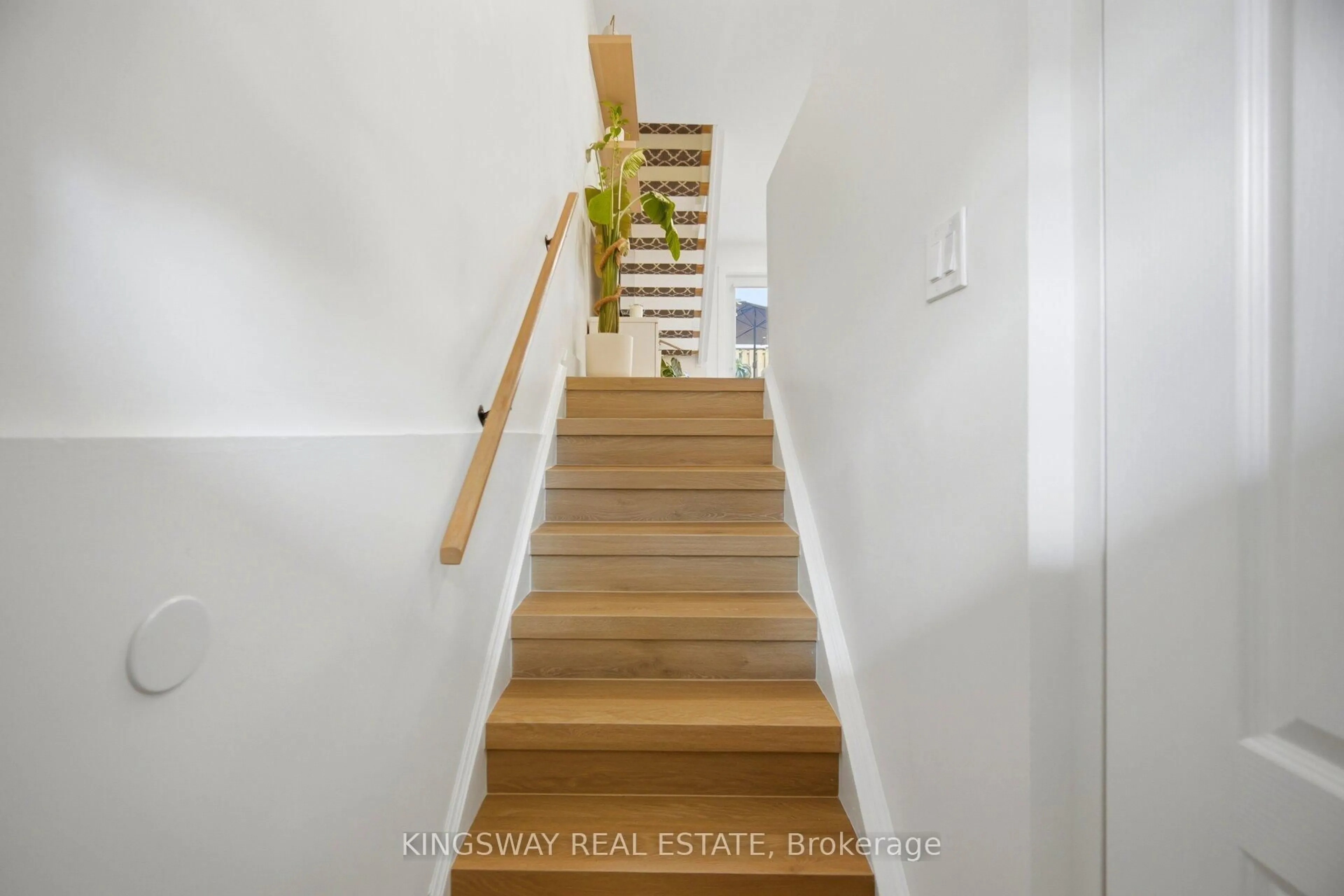 Stairs for 251 Ontario St, Toronto Ontario M5A 2V6