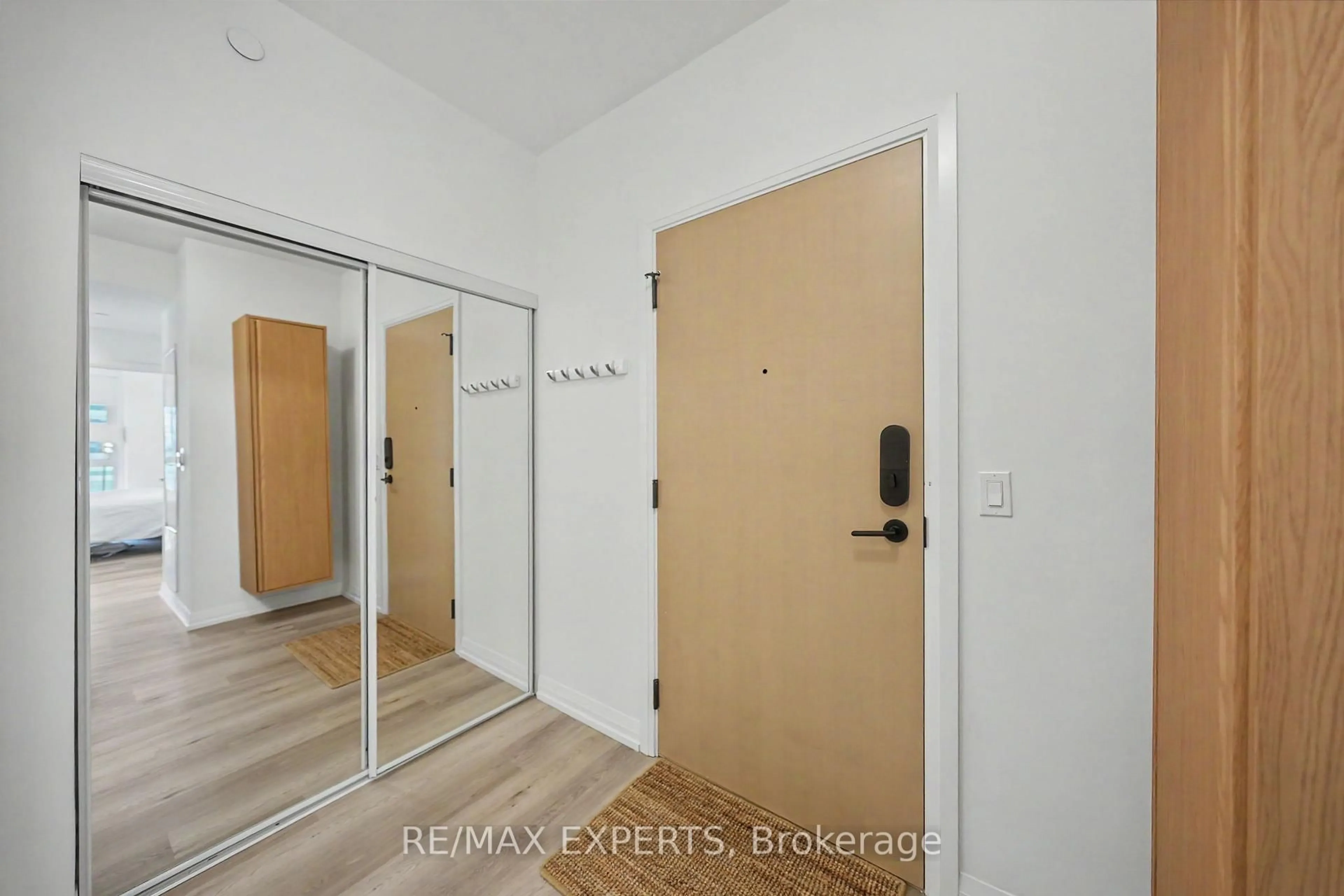 Indoor entryway for 280 Dundas St #1805, Toronto Ontario M5T 0E3