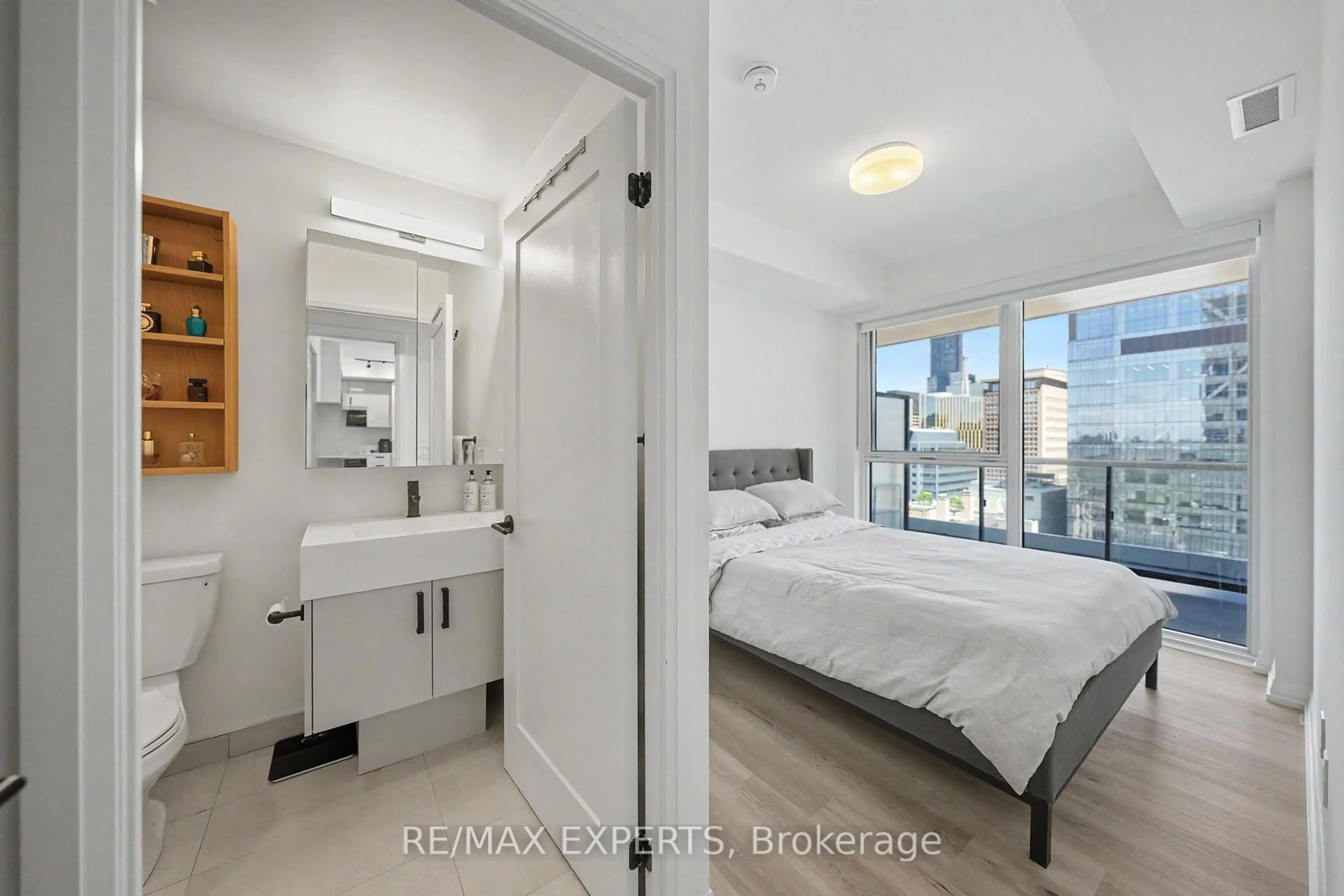 A pic of a room for 280 Dundas St #1805, Toronto Ontario M5T 0E3