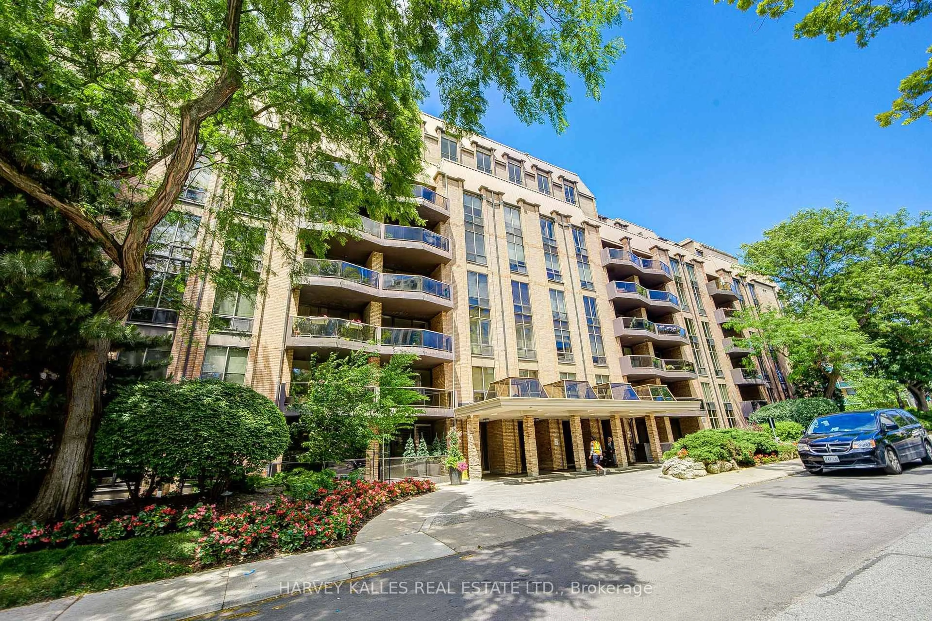 A pic from outside/outdoor area/front of a property/back of a property/a pic from drone, unknown for 350 Lonsdale Rd #503, Toronto Ontario M5P 1R6
