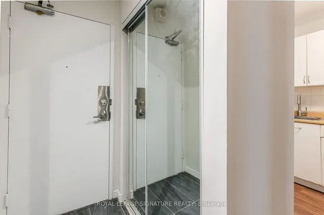 40 Homewood Ave #2108, Toronto 3