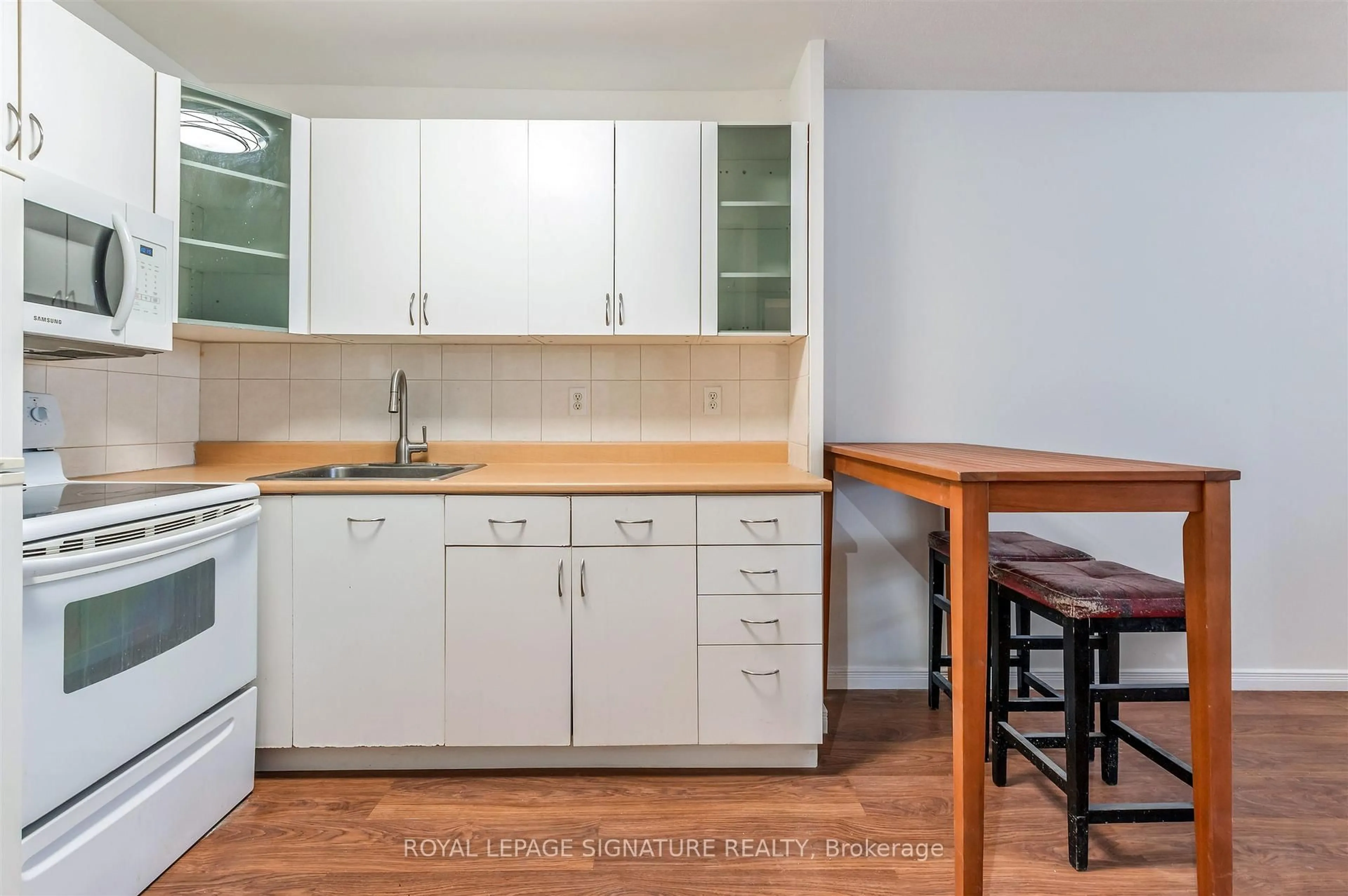 Standard kitchen, wood/laminate floor for 40 Homewood Ave #2108, Toronto Ontario M4Y 2K2